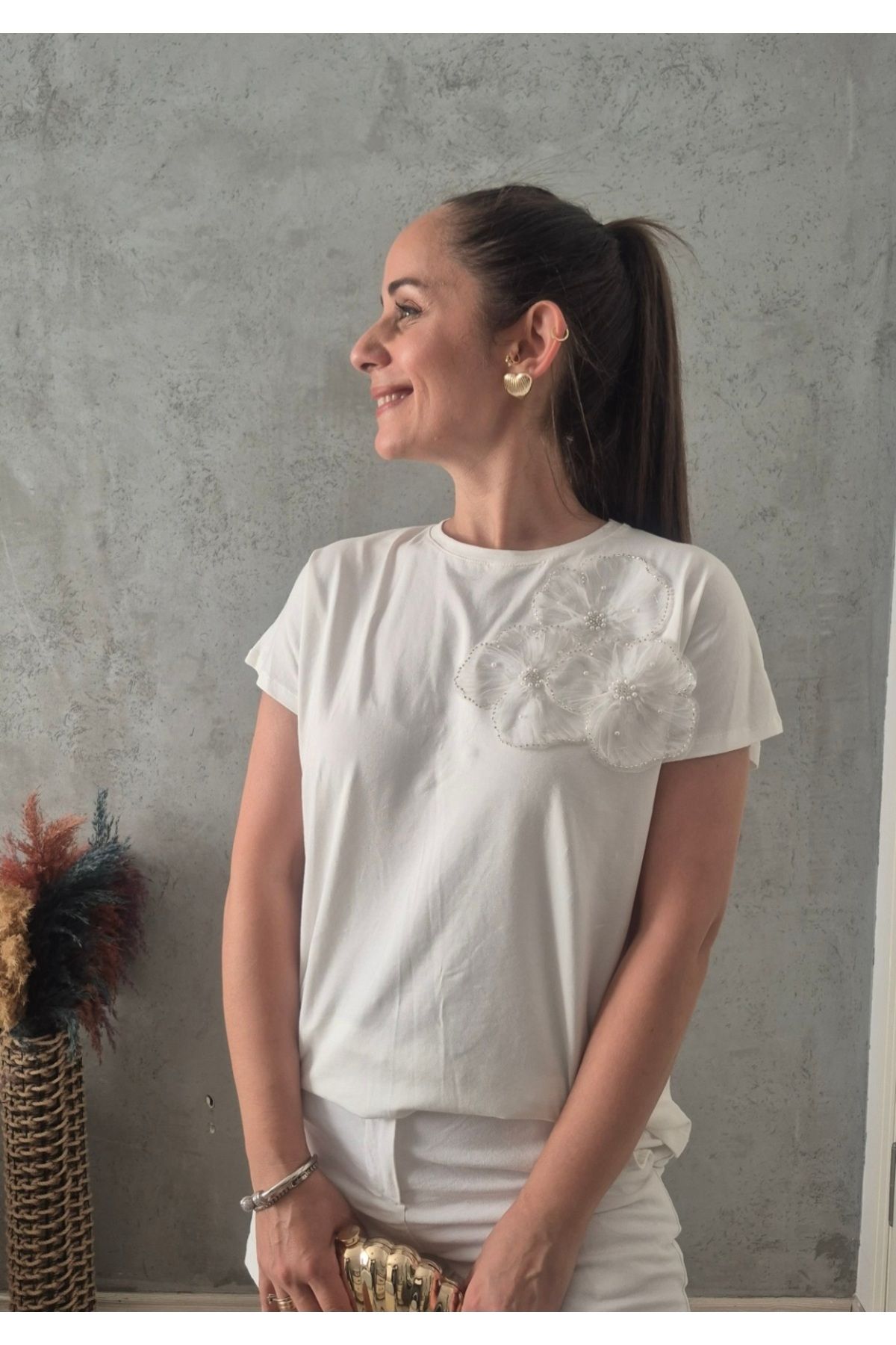 Butik TÜL VE BONCUK ÇİÇEKLİ TIŞÖRT
