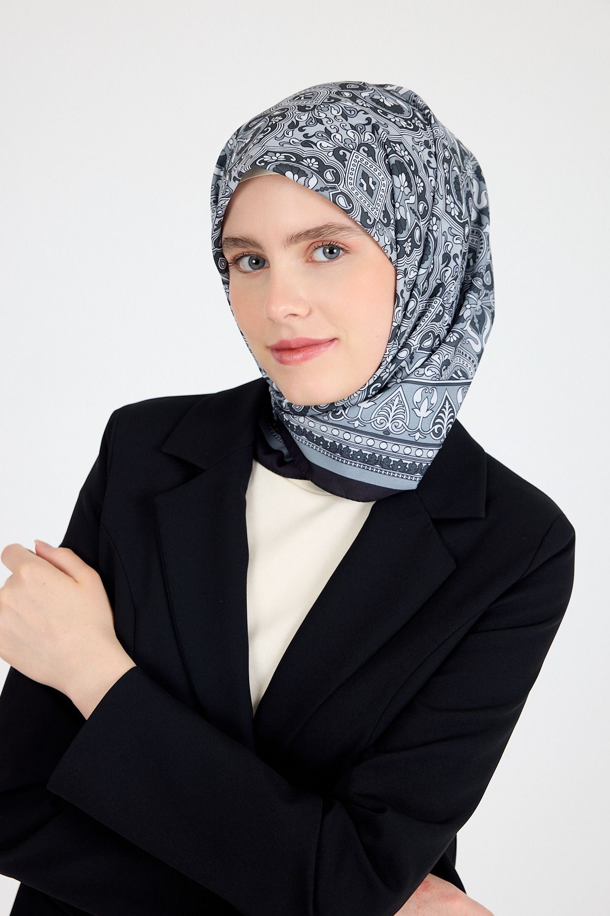 Rays Siyah Etnik Desenli Eşarp 3013