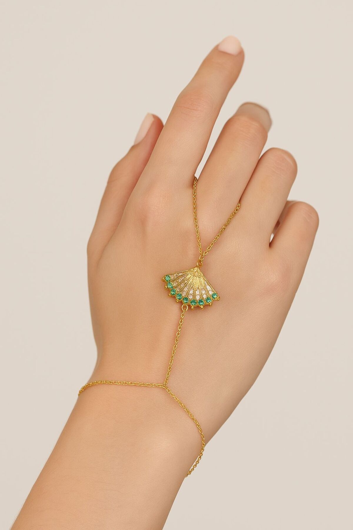 Store Emerald Fan Şahmeran