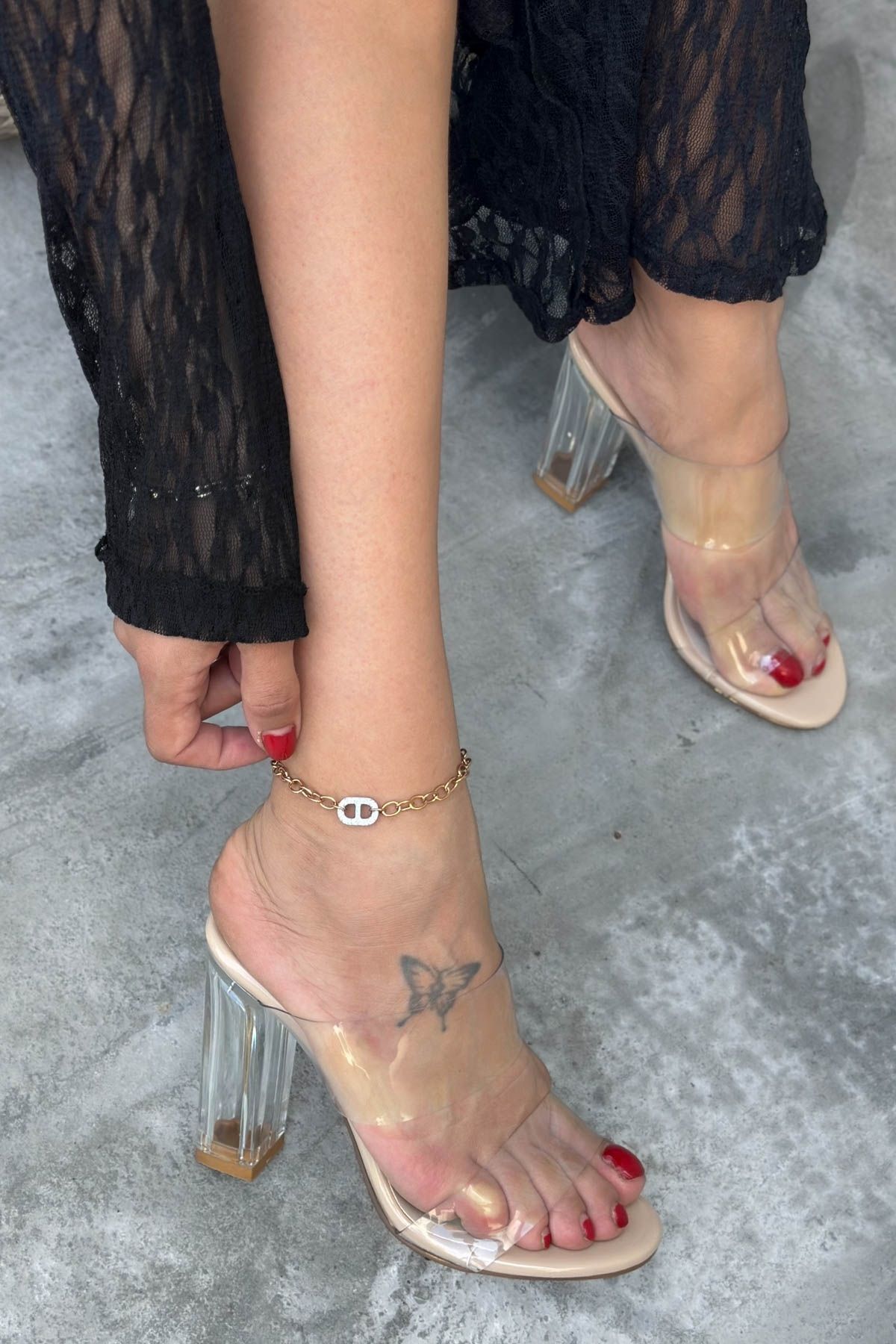 Shoebutik Nuava Bej Rugan Şeffaf Bant Detay Topuklu Kadın Terlik