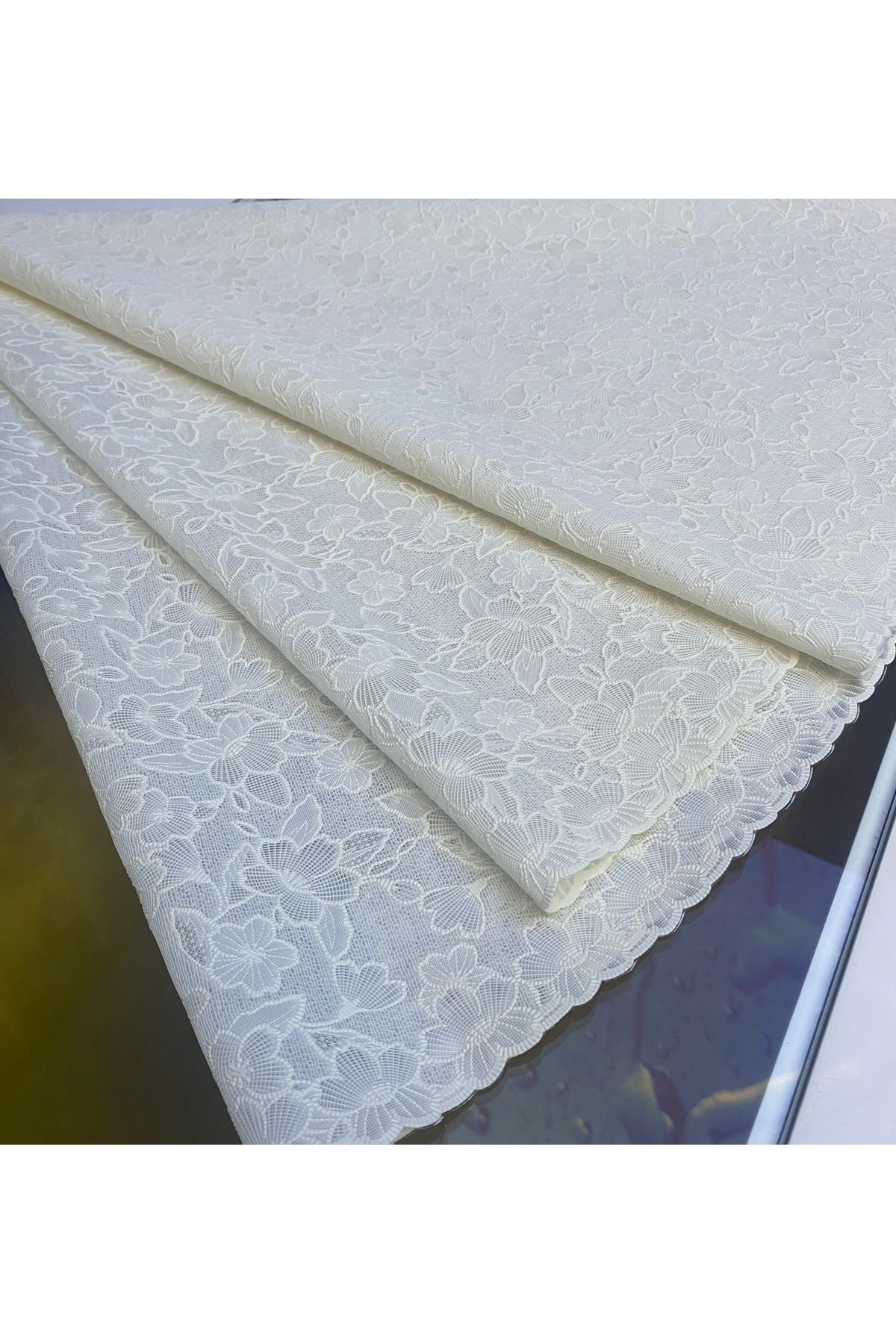 TNR Güpür dantel görünümlü kendinden desenli lüks pvc yuvarlak muşamba masa örtüsü 152 cm