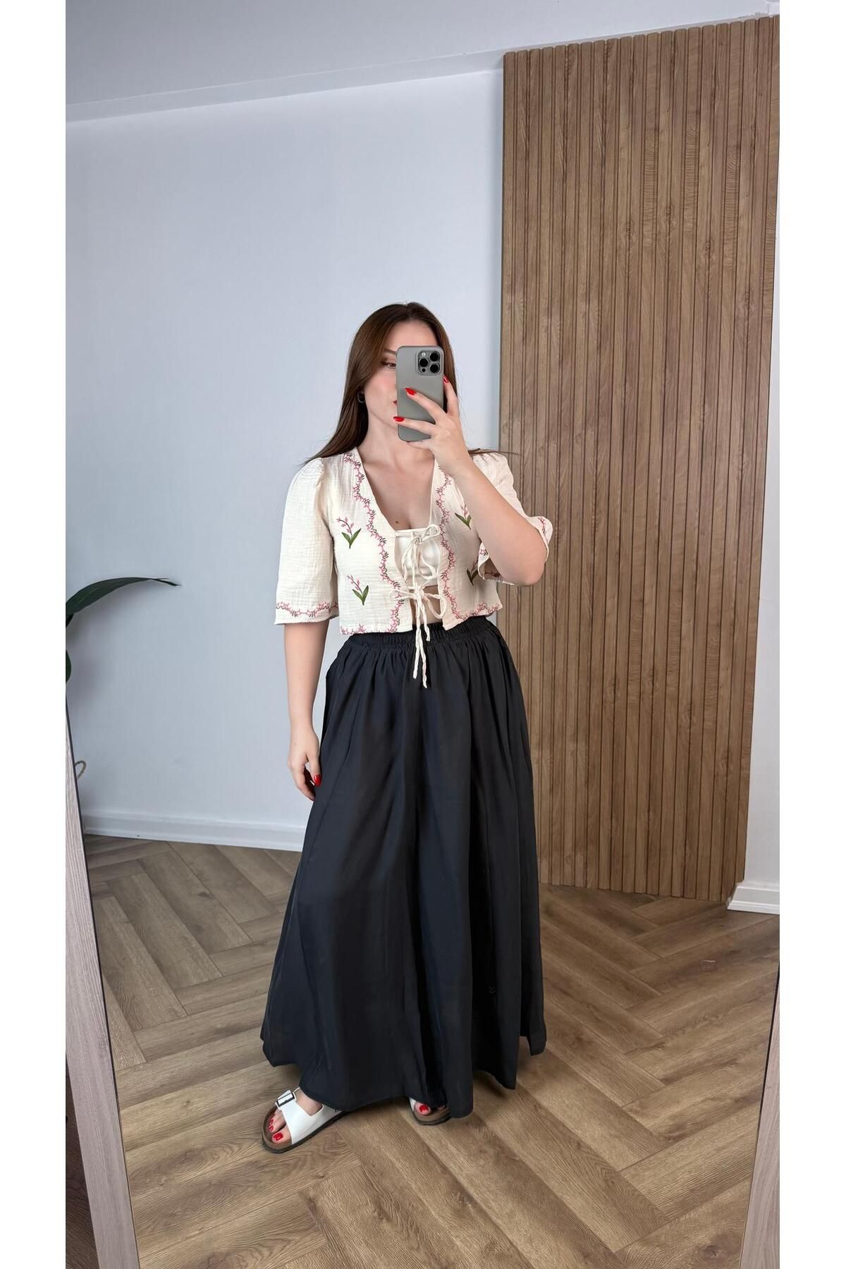 songül özdeş Yeni Sezon Bağlamalı Crop İşlemeli Bluz