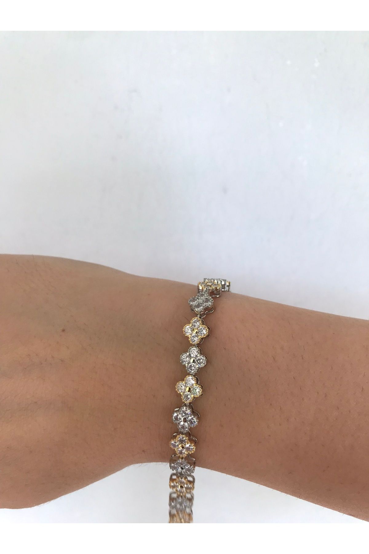 shop IŞILTILI PARLAK MİNİ ÇİCEK DESENLİ GOLD VE GÜMÜŞ DETAYLI TAŞLI BİLEKLİK