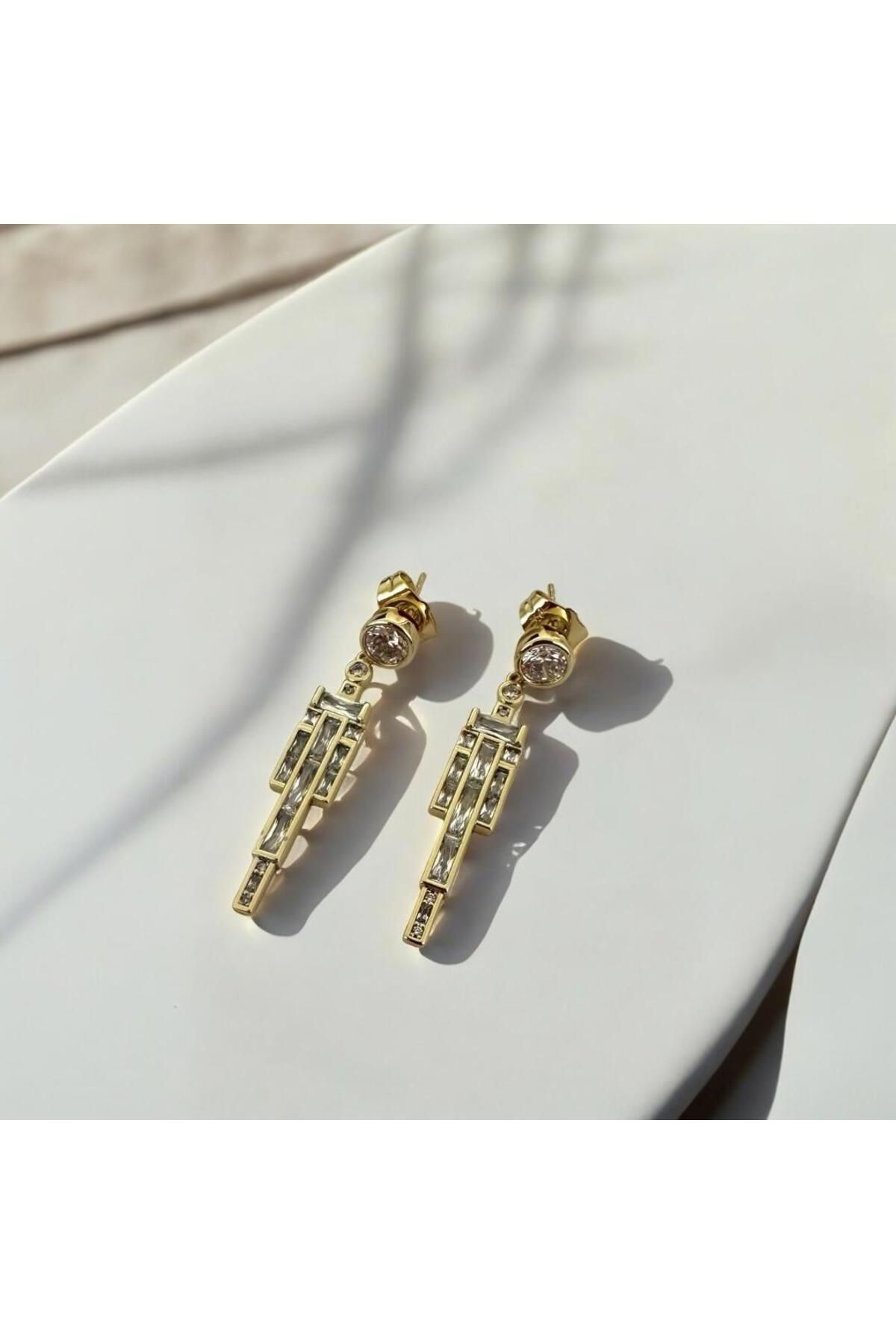 NORD COLLECTION Taşlı Sallantılı Çelik Küpe