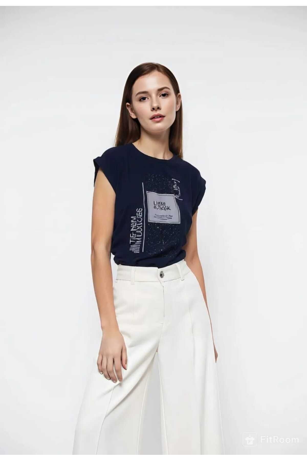 COUTION Taş İşlemeli Baskılı T-Shirt