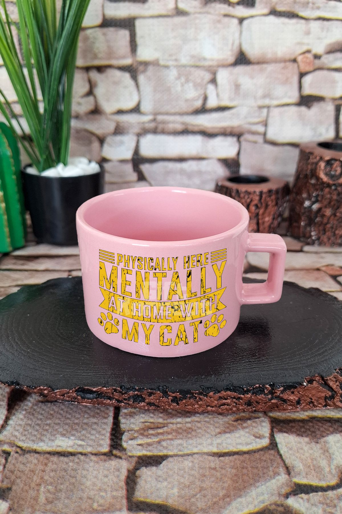 giftkonsept Physically Here Mentally At Home With My Cat Yazılı Kedi Kare Kulplu Fincan Pembe Kupa Bardak
