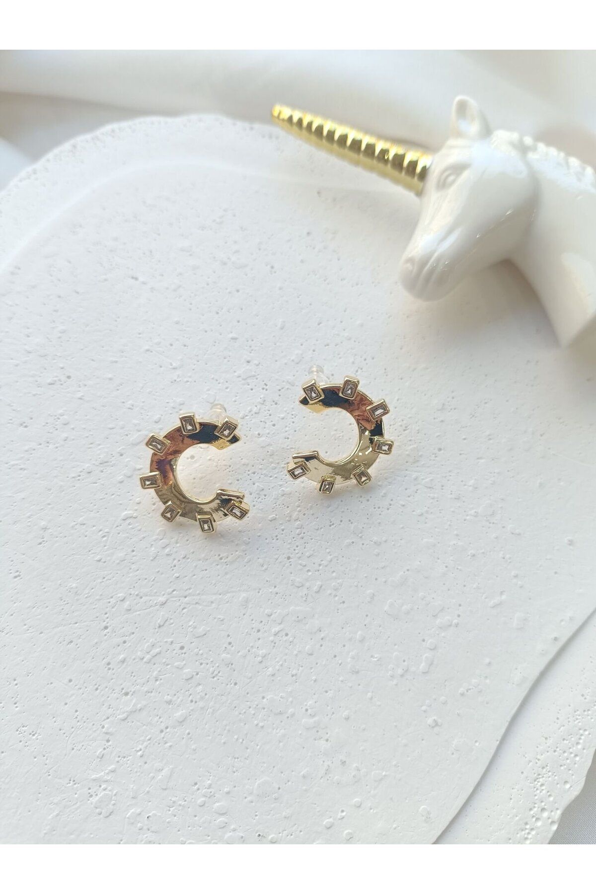 Çelik Gold Taşlı Yarım Ay Küpe