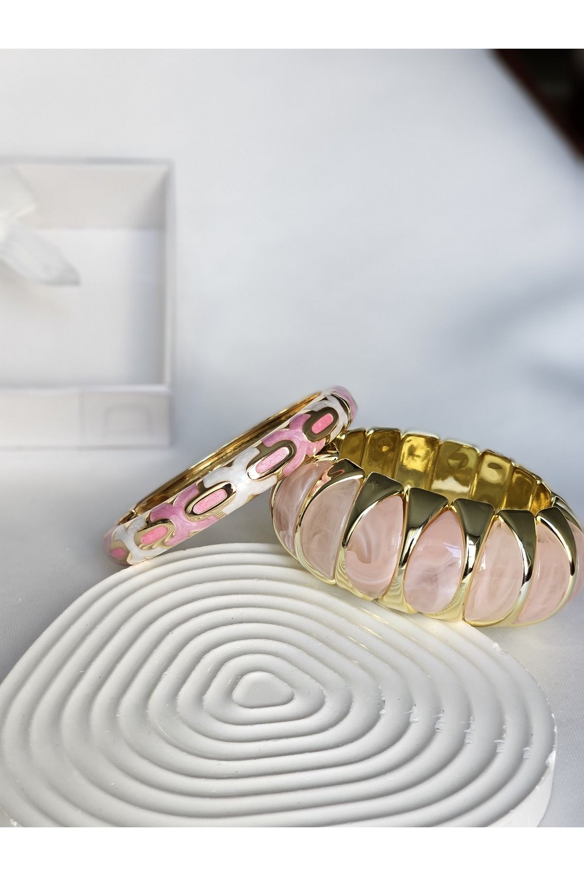 Roya Happiness MİNELİ BİLEZİK PEMBE KADIN BİLEKLİK GOLD GÜMÜŞ YAZLIK ALAÇATI BİLEKLİK SEVGİLİYE HEDİYE KUTULU