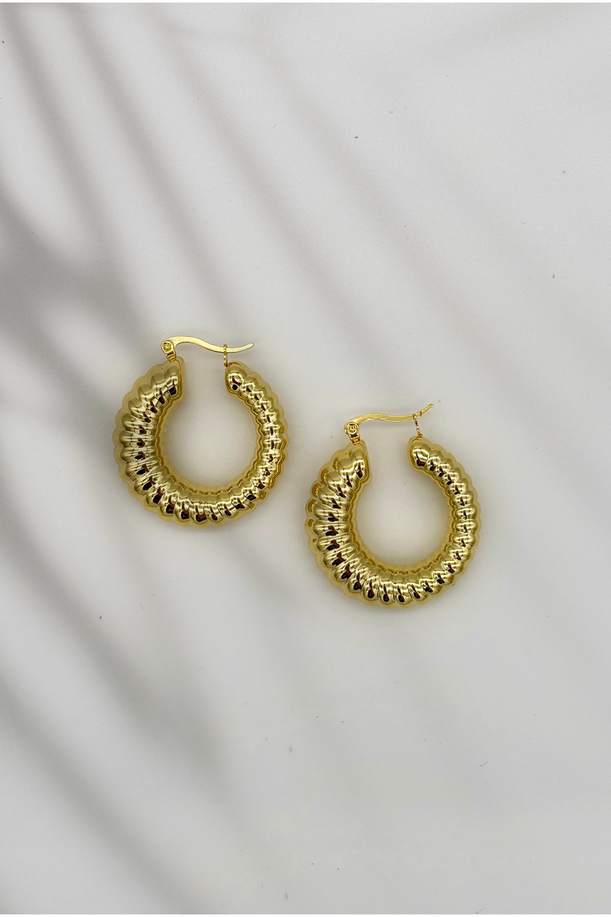 Tiny Lumo Boğumlu Halka Küpe Gold Renk