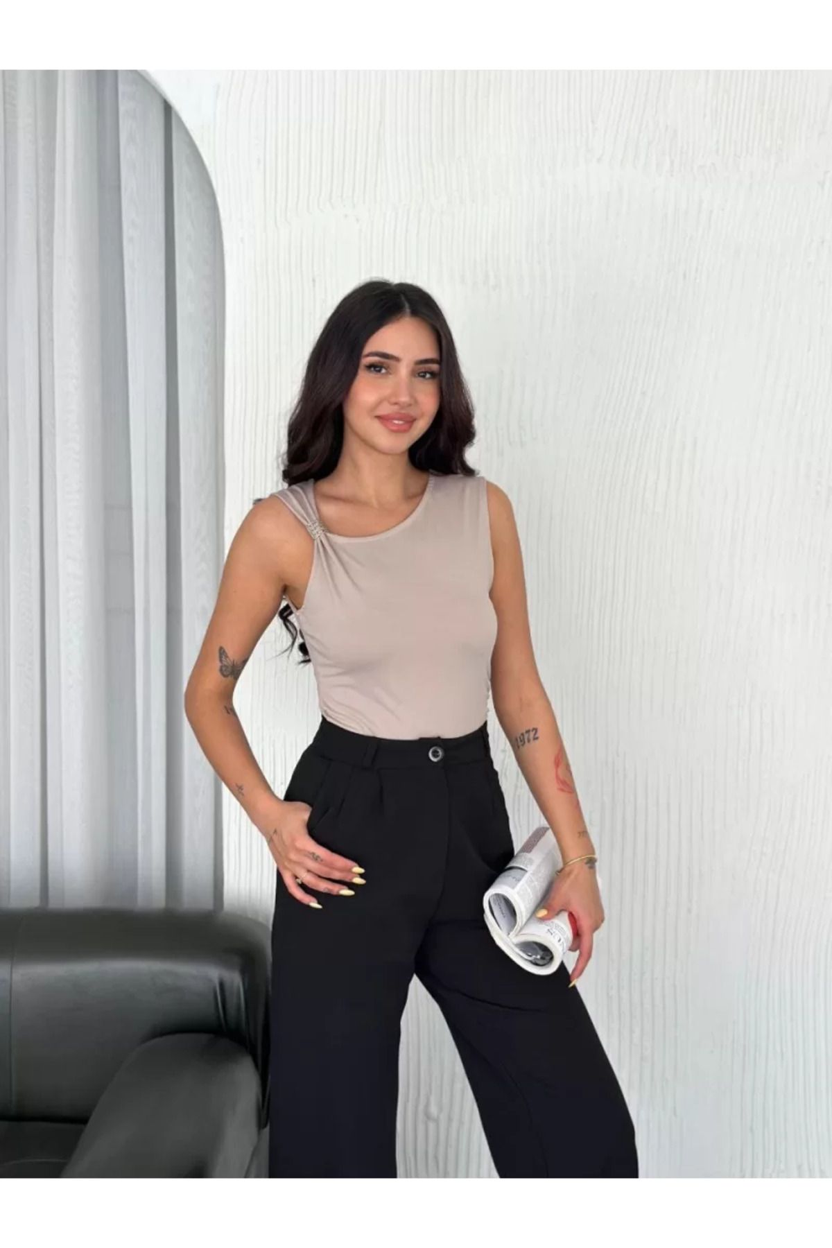 ruum fashions Yumuşak Dokulu Bisiklet Yaka Sıfır Kol Omuz Tokalı Bluz