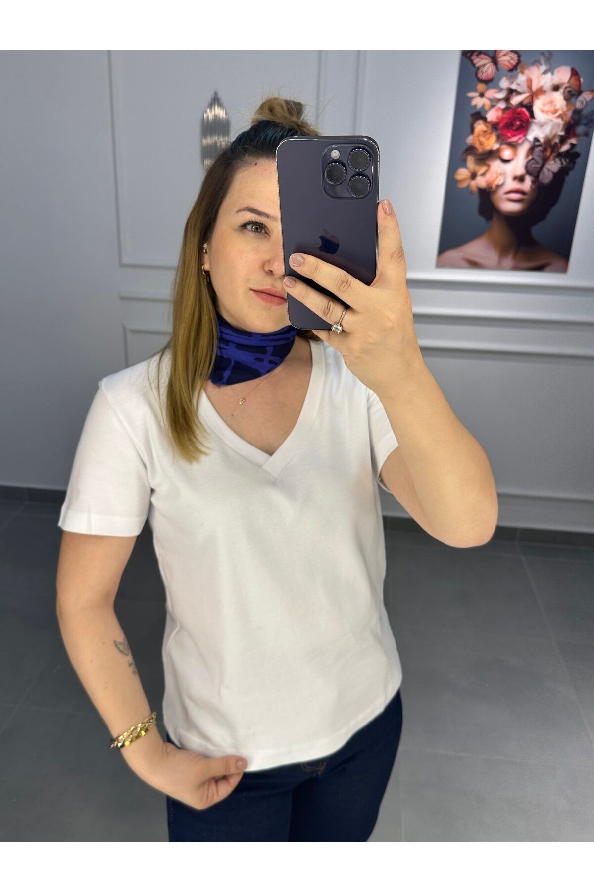 Butik Kadın v yaka basic tişört beyaz