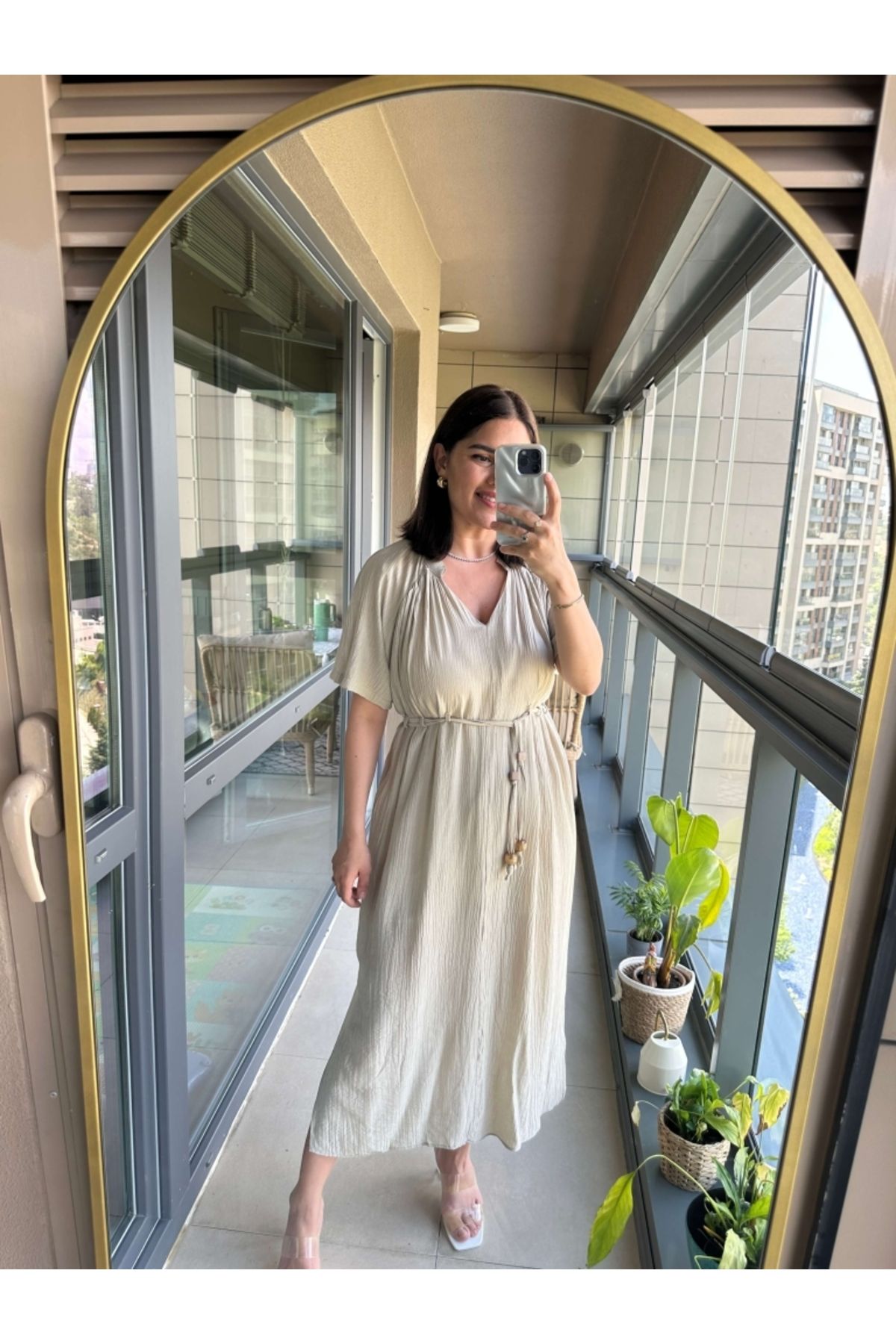 Elif Özbey Butik Bej Boncuk Kemerli Kısa Kollu Elbise