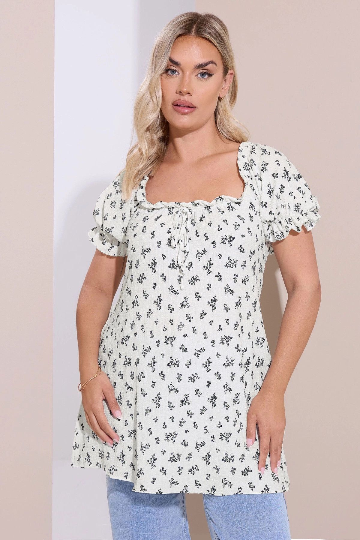 Stil Diva Büyük Beden Çiçek Desenli Bürümcük Kumaş Kare Yaka Kolları Fırfırlı Bluz 322661