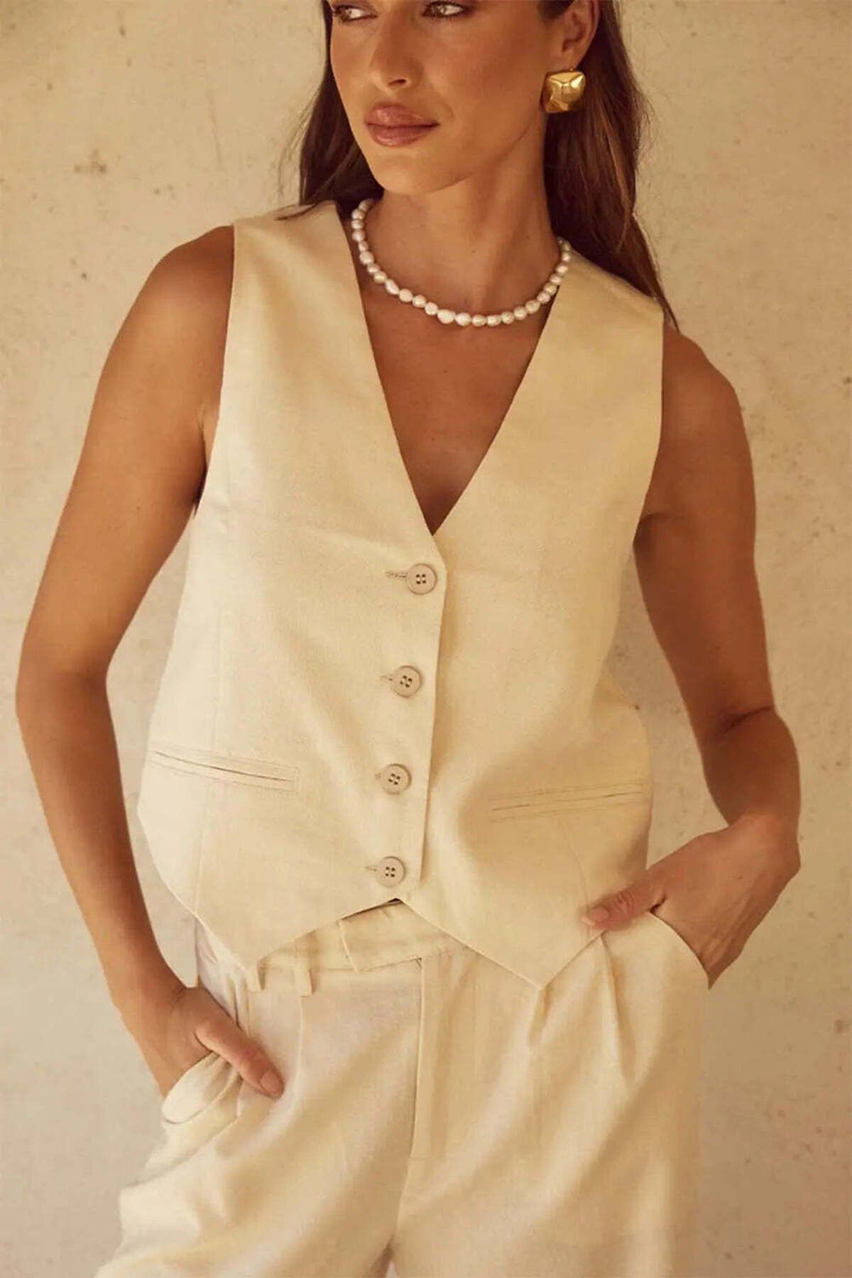 American Rag Cie Zephy Vest - Rahat Kesim, V Yaka ve Buton Kapatma Detayları ile Şık Yelek