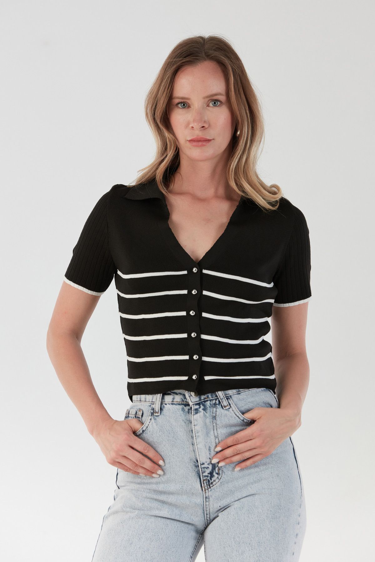 Fulla Moda Bluză Tricotată Cu Guler Polo Cu Nasturi În Dungi Femeie - S/M