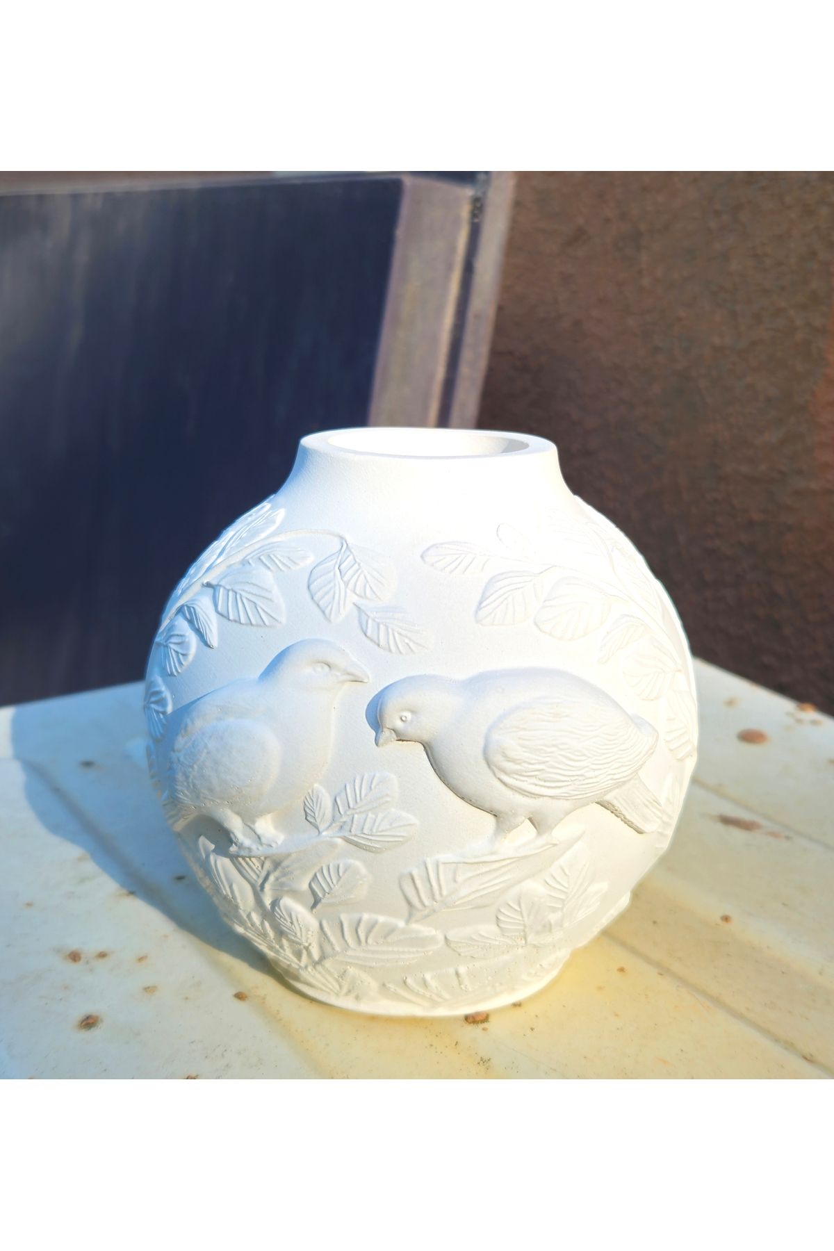 Home Kuş Kabartmalı Dekoratif Beton Vazo