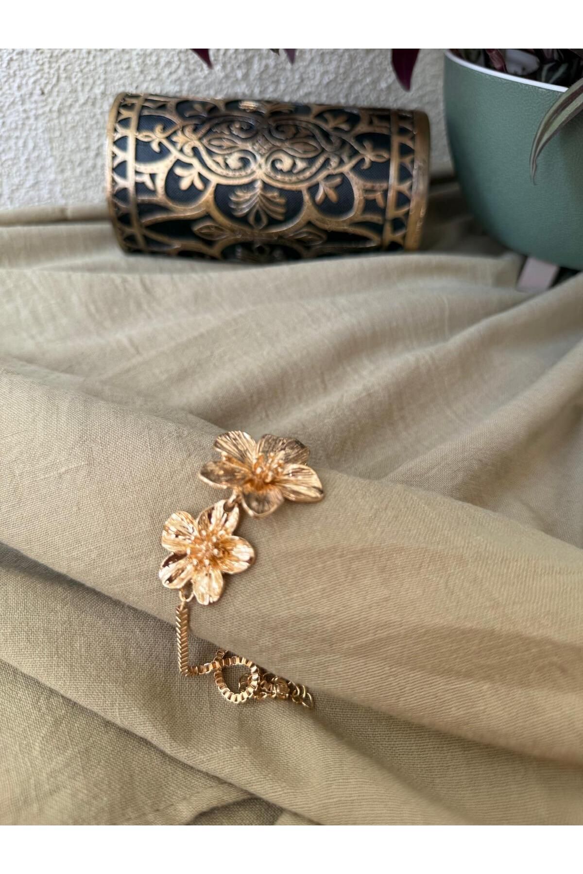 Taure Accessoires çiçek kolye