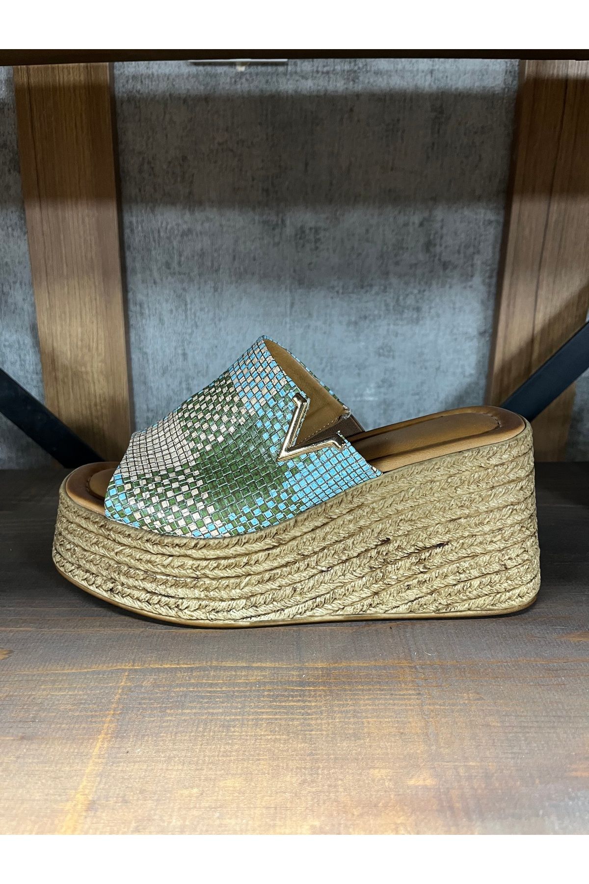 Butik NOBLE SHOES HAKİKİ DERİ KALIN TOPUK KADIN TERLİK