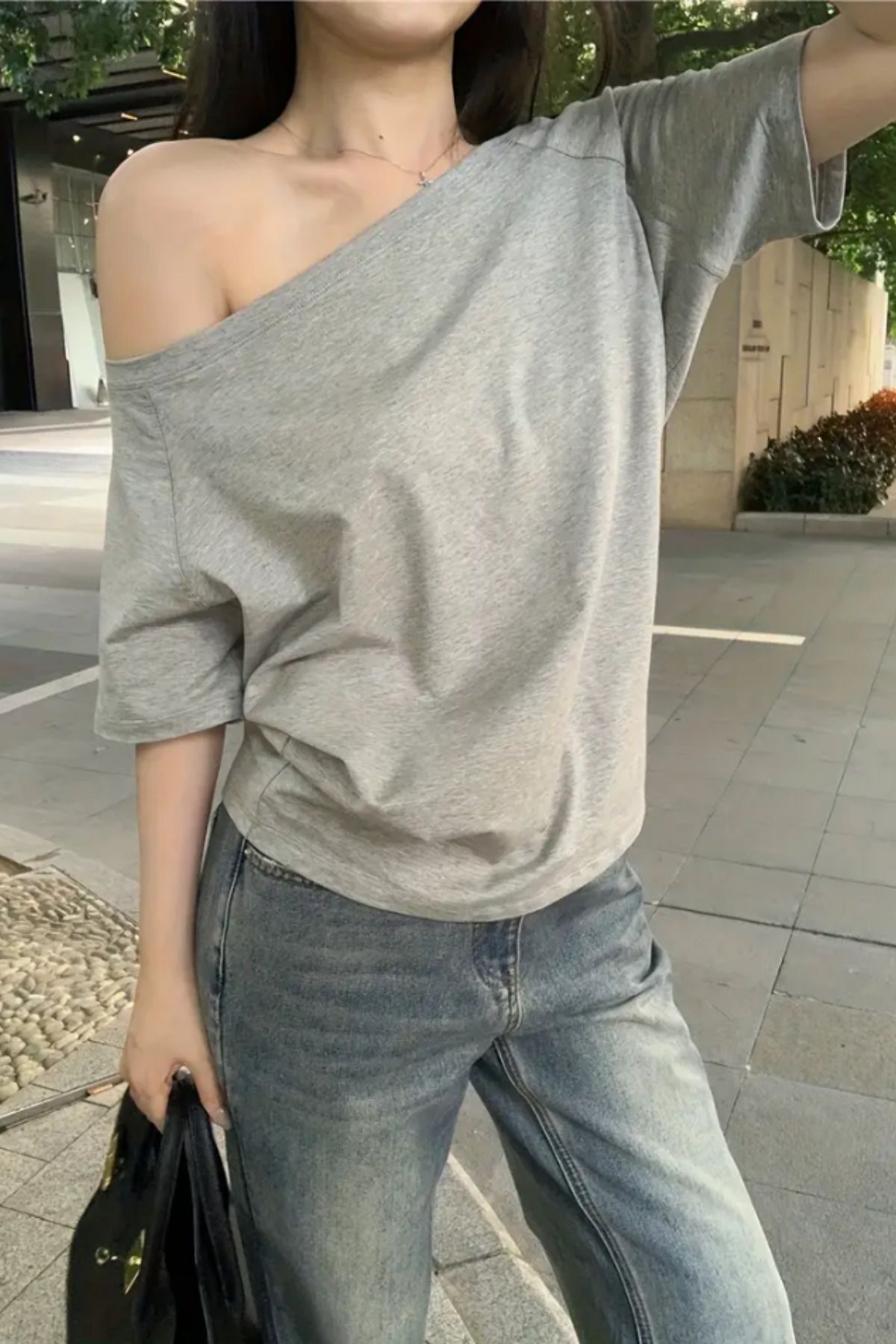 Tarz Cool Gri Kadın Düşük Omuz Kayık Yaka Oversize T-Shirt