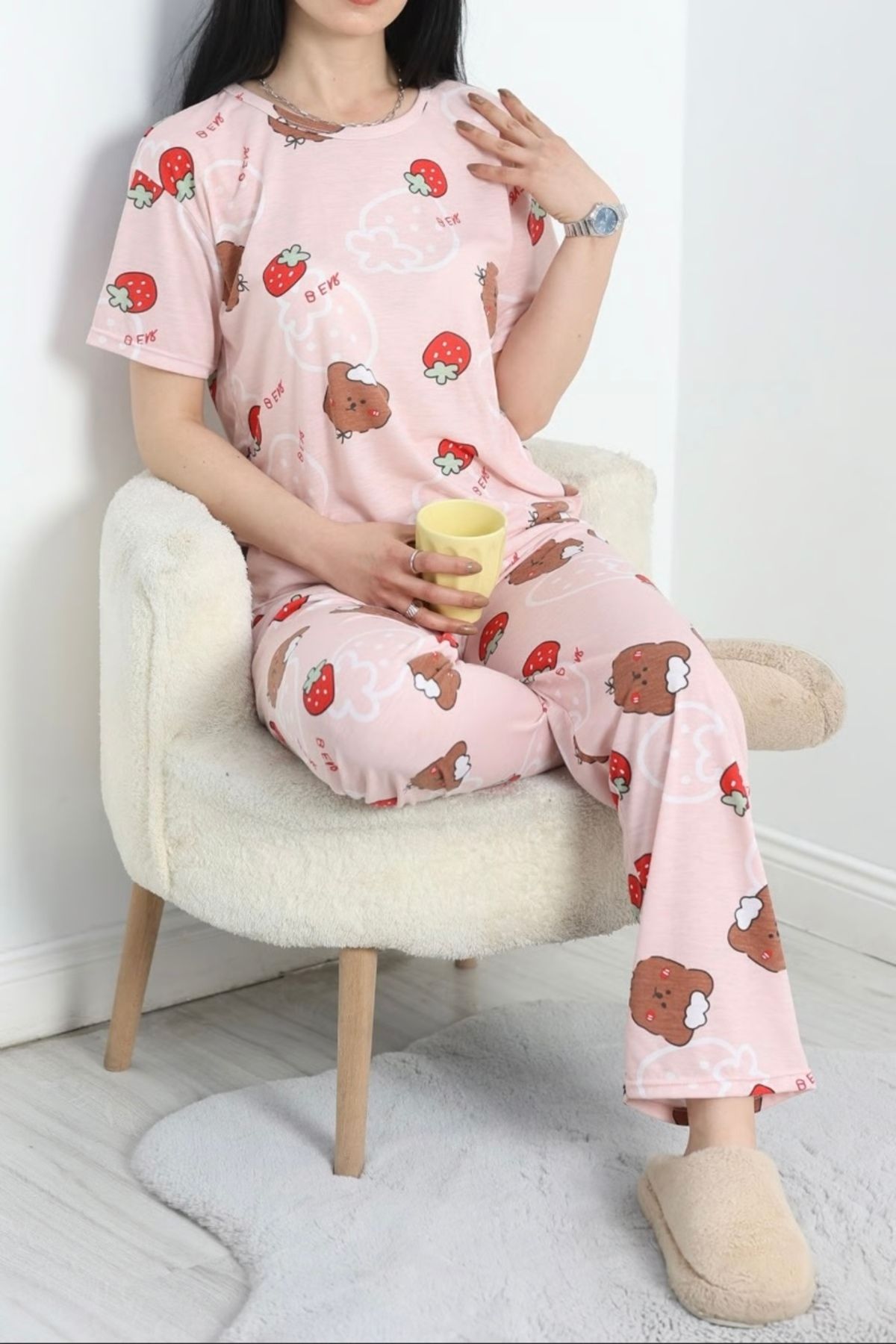 RED VELVET Çilekli Pembe Viskon Pijama takımı