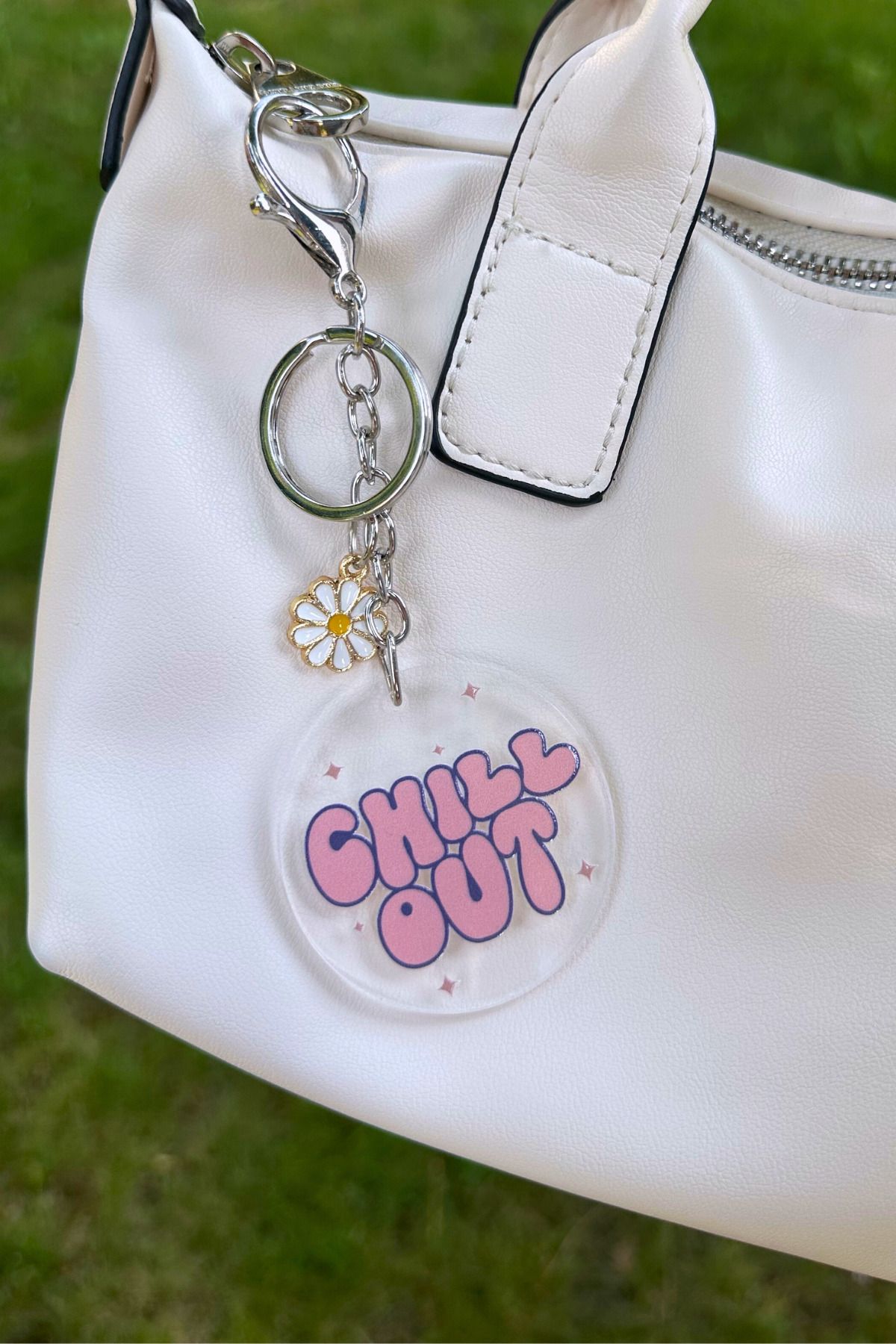 Lusida Design Chill Out Tasarımlı Papatya Charmlı Anahtarlık ve Çanta Süsü Aksesuar