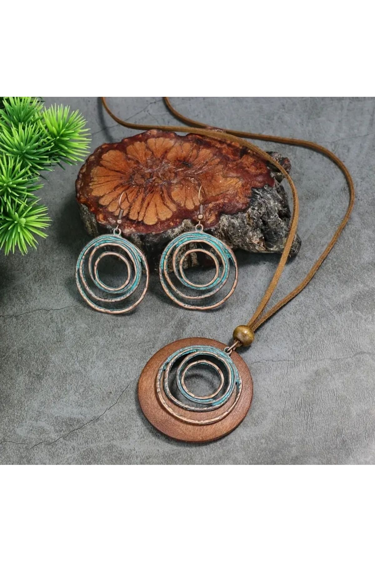 Marchen Collection Kadınlar İçin Vintage Tarzı Küpe ve Kolye Seti Antik Bronz Spiral Oymalı