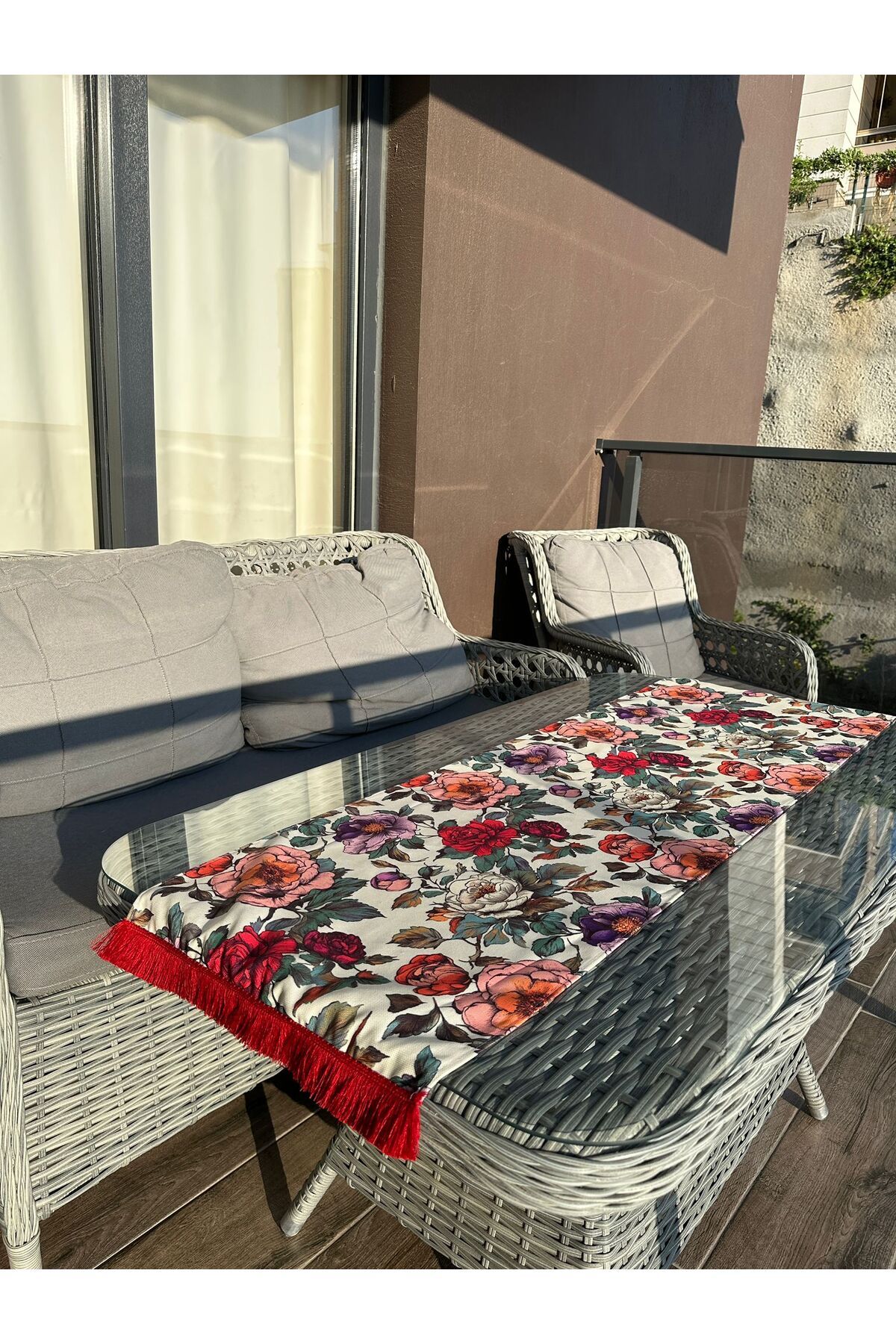 Karam Home 135X43 cm Sofistike Estetik Çiçekler Desenli Kırmızı Püsküllü Runner