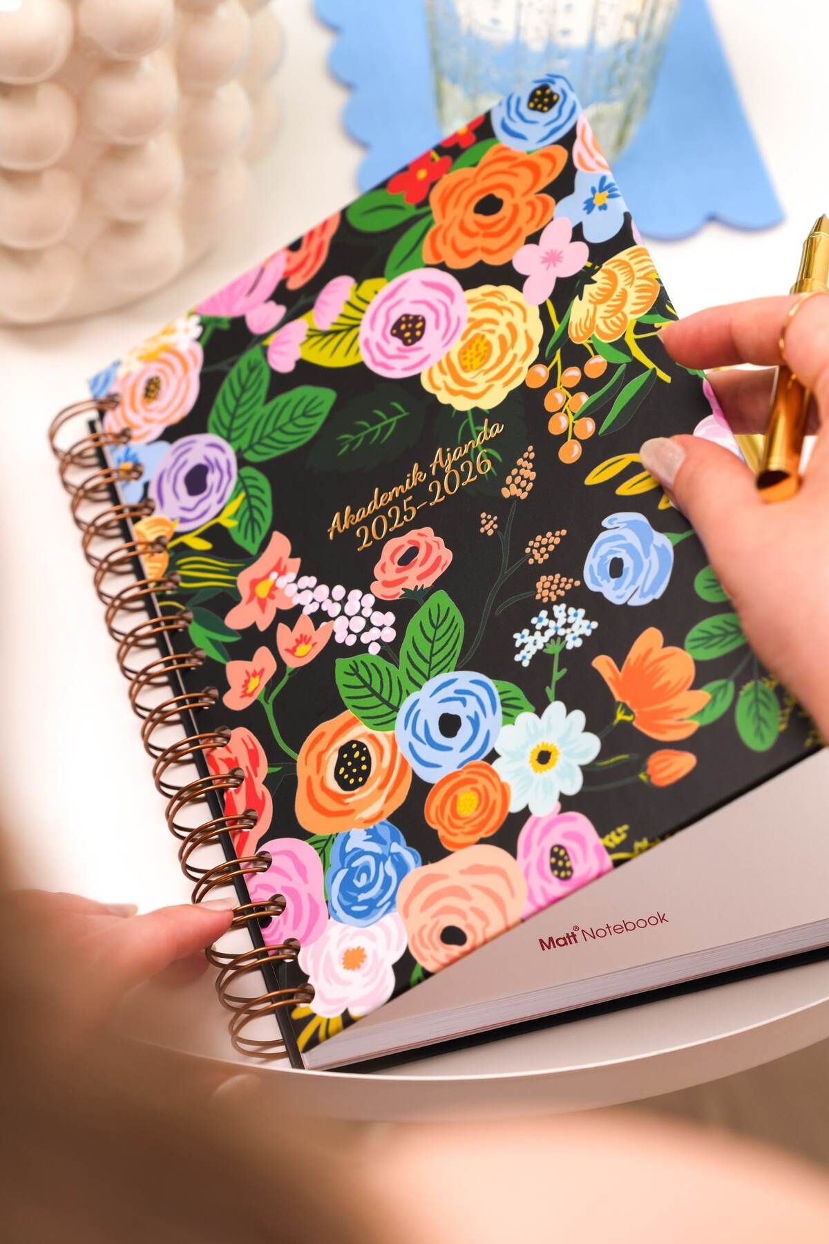 Matt Notebook-Agenda academică A5 2025-2026 Spiralată 15x21 cm -13 luni - Flori negre 2