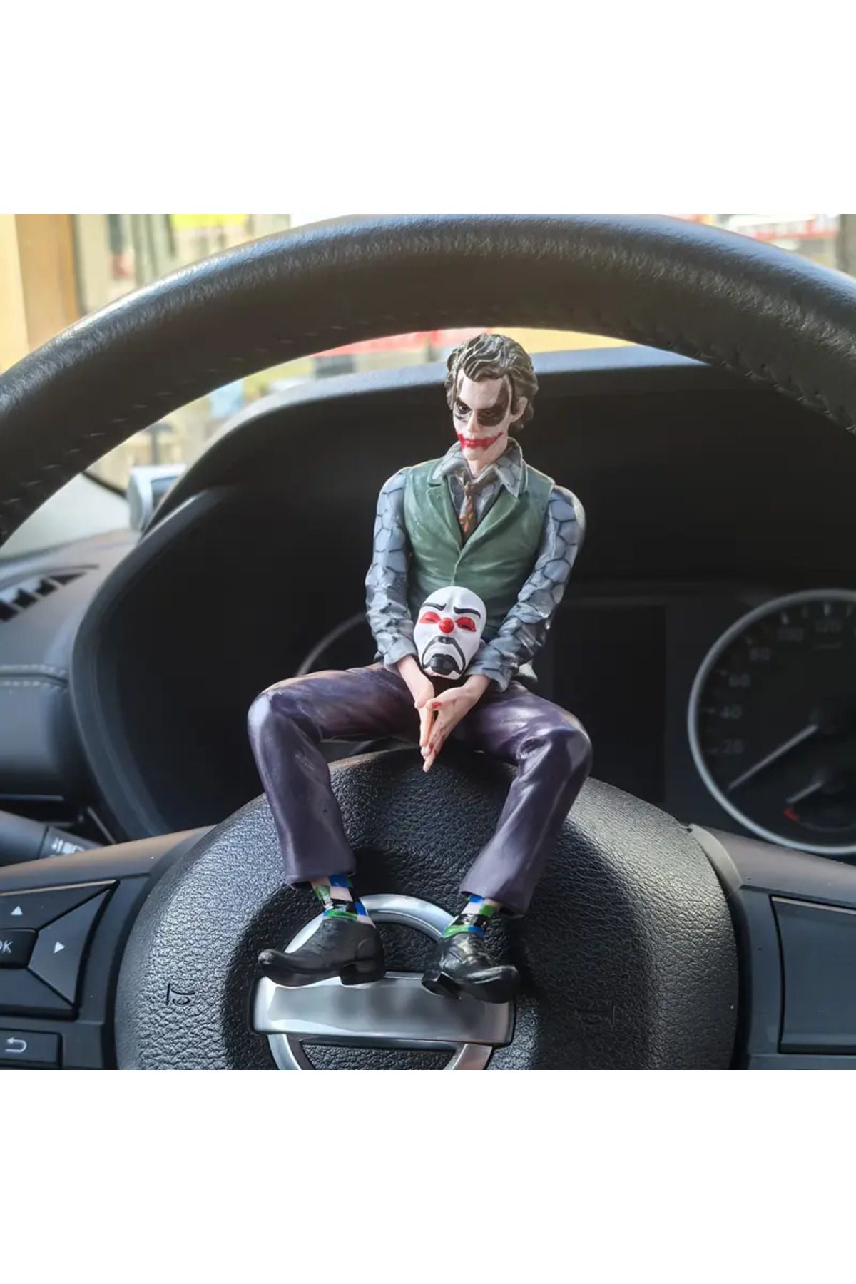 FESECRAFT Joker Figür Araba Torpido Aksesuarı Oturan Maskeli Joker Model Ev Dekorasyon Oyuncak Hediyelik Eşya