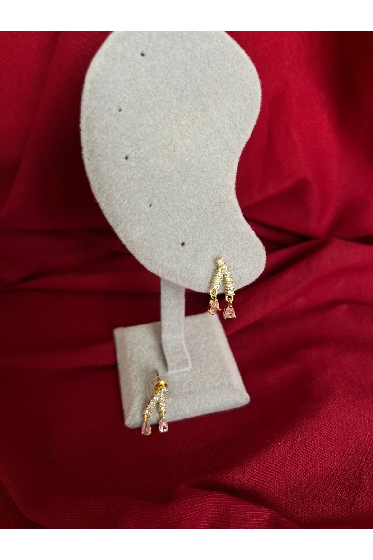 AKSESUARIM Pembe Taşlı Sallantılı Zirkon Küpe – Gold Renk Işıltılı Kadın Küpe Modeli