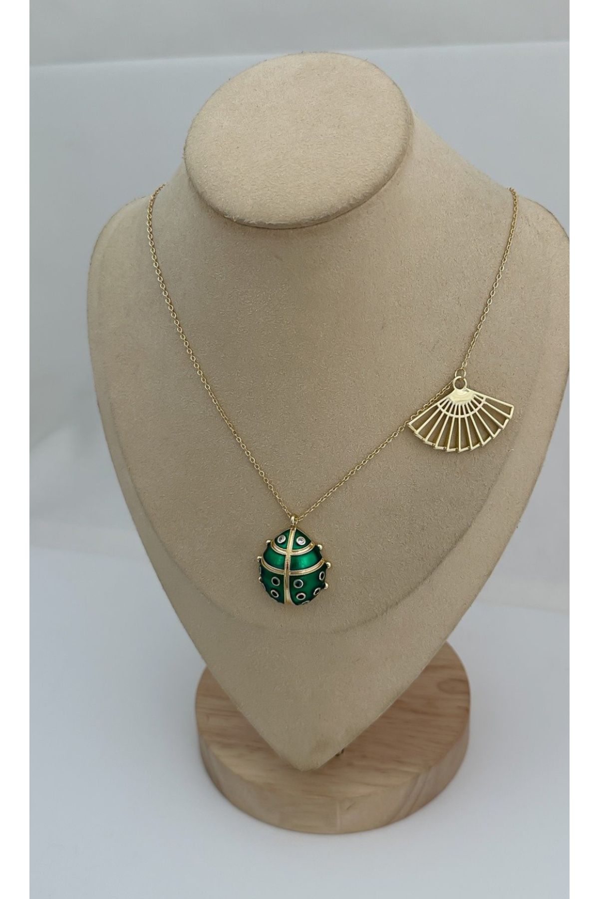 gozdeasutayaccessory Marka yeşil uğurböceği kolye