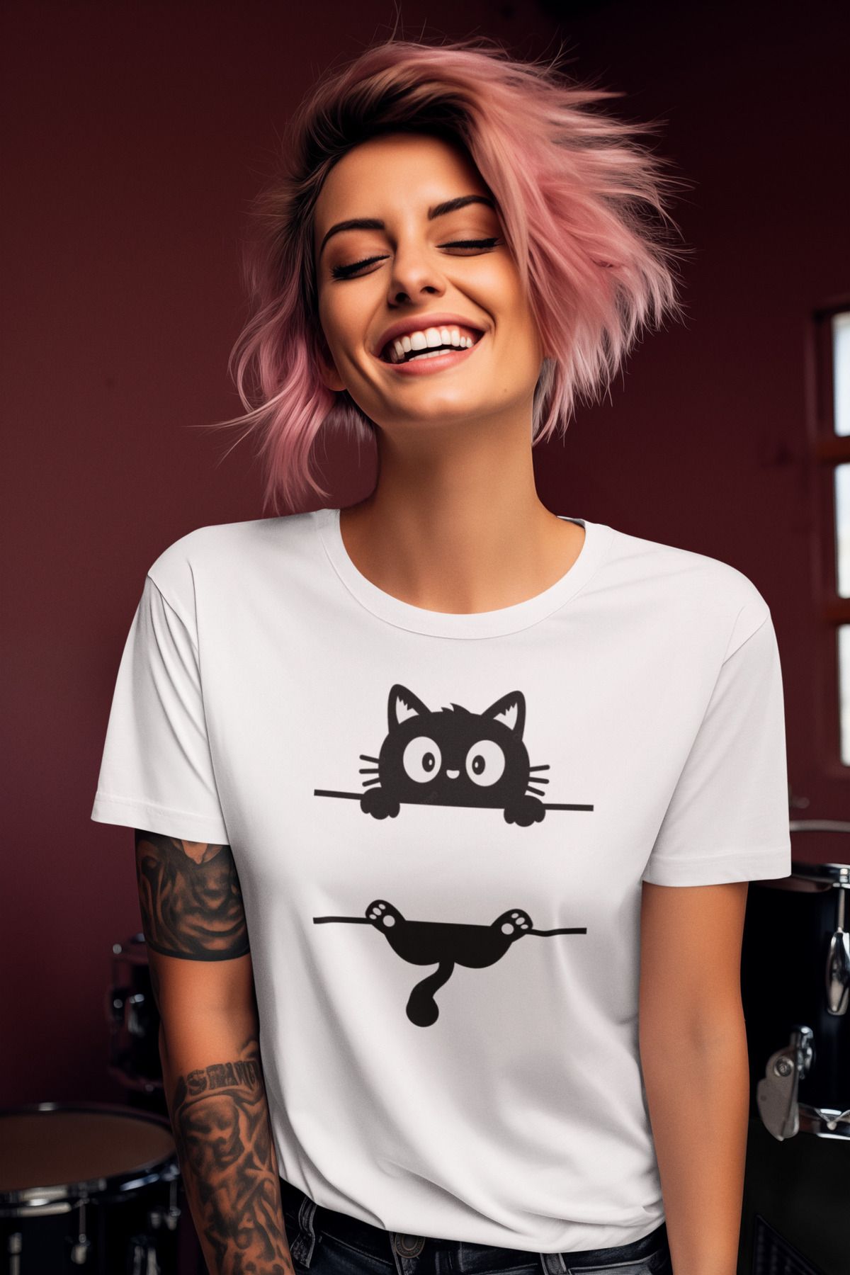 MAGORS STIL-X CAT MOM TEMALI ŞAŞKIN KEDİ BASKILI BİSİKLET YAKA %100 PAMUKLU KADIN TSHIRT