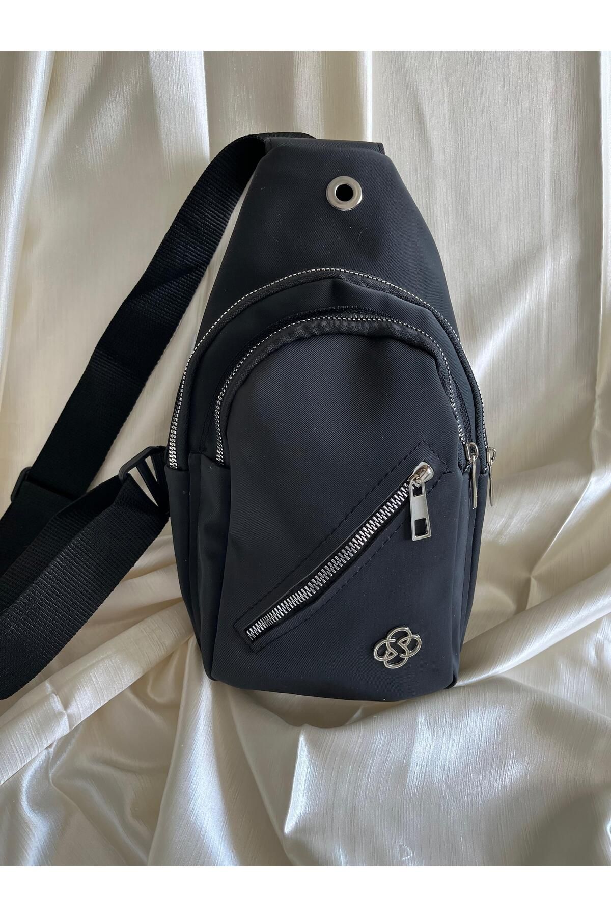 MODA Unisex Siyah Çapraz Askılı Çok Gözlü Su Geçirmez Kulaklık Usb Çıkışlı Body Bag Omuz ve Göğüs Çantası