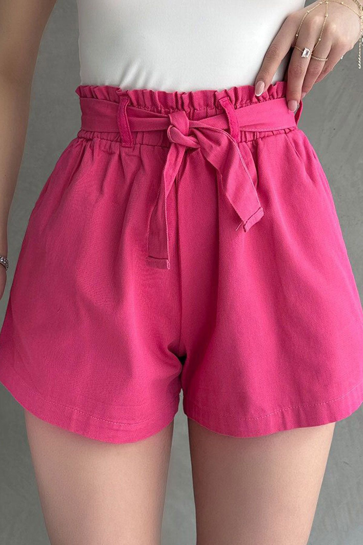 Ottawe Regular Fit Salaş Kesim Çift Cep Büzgülü Yüksek Belli Kemerli Casual Şort