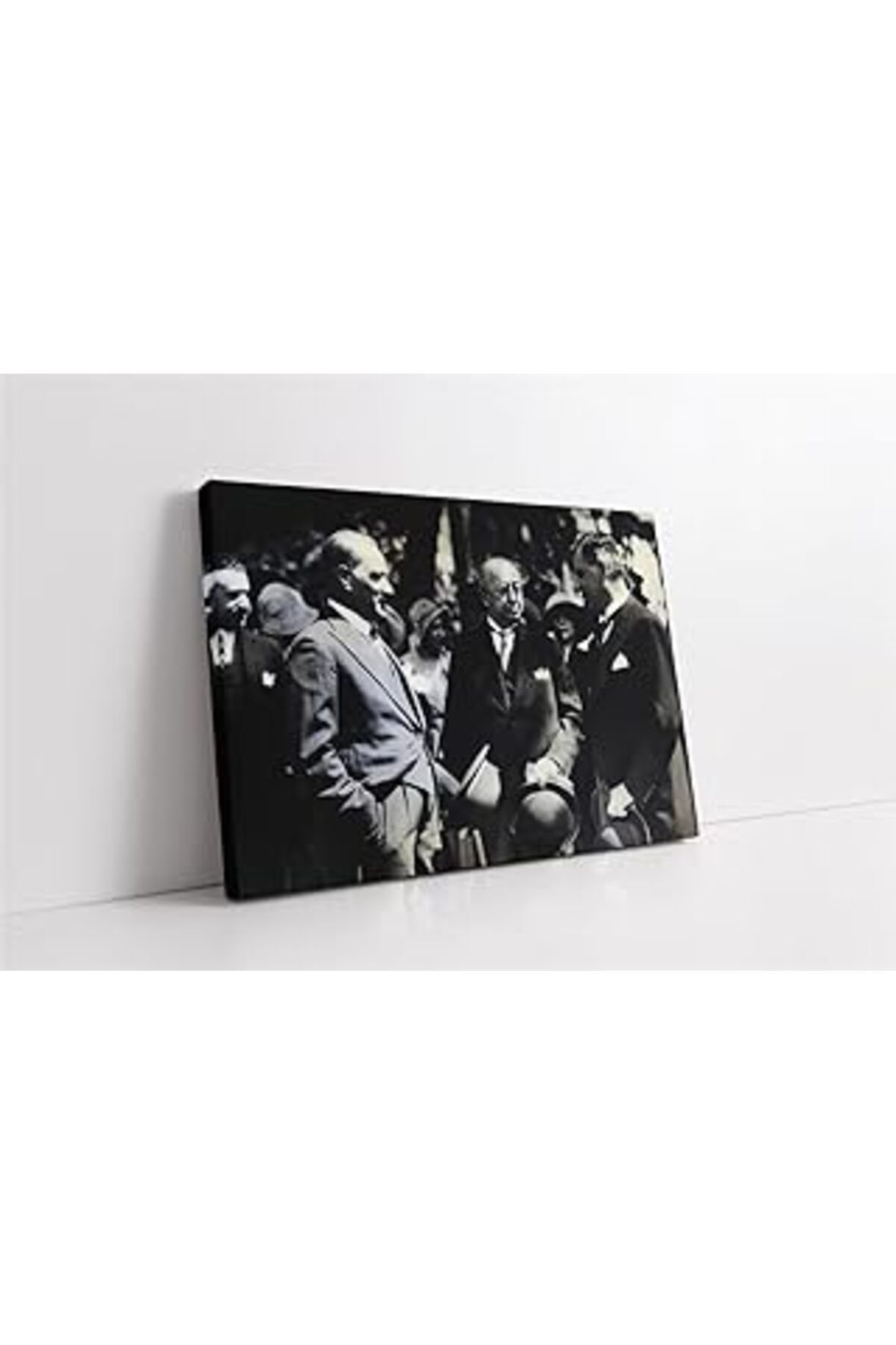 Pazarcan Tablosan Atatürk Arkadaşlarıyla Sohbet Ederken Kanvas Tablo 60X90 Cm Ka02055