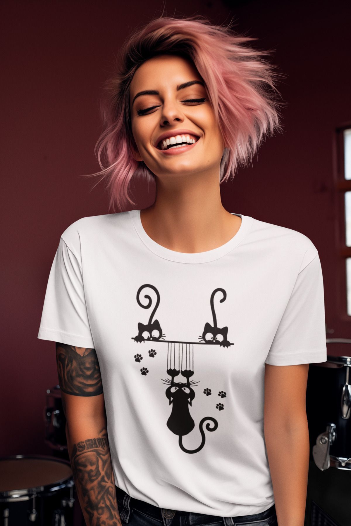 MAGORS STIL-X CAT MOM TEMALI YARAMAZ KEDİLER BASKILI BİSİKLET YAKA KADIN TSHIRT