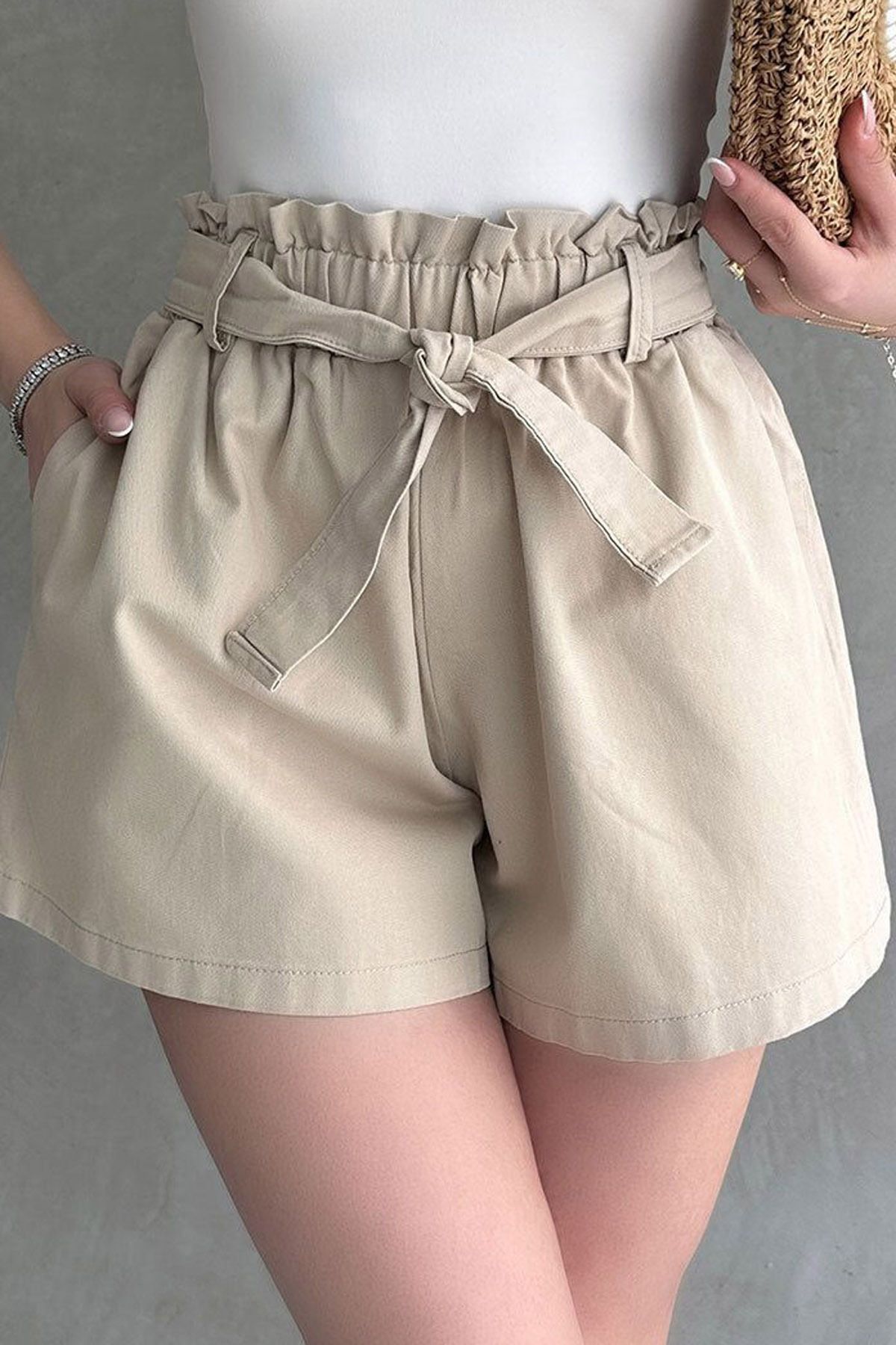 Ottawe Regular Fit Salaş Kesim Çift Cep Büzgülü Yüksek Belli Kemerli Casual Şort