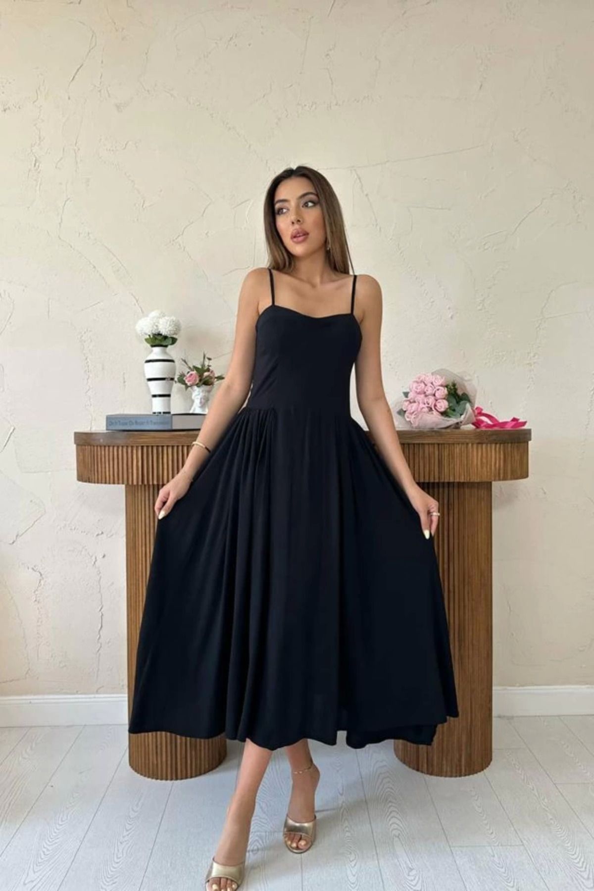 ZORM Siyah Göğüs Kuplu Uzun Büzgülü Elbise