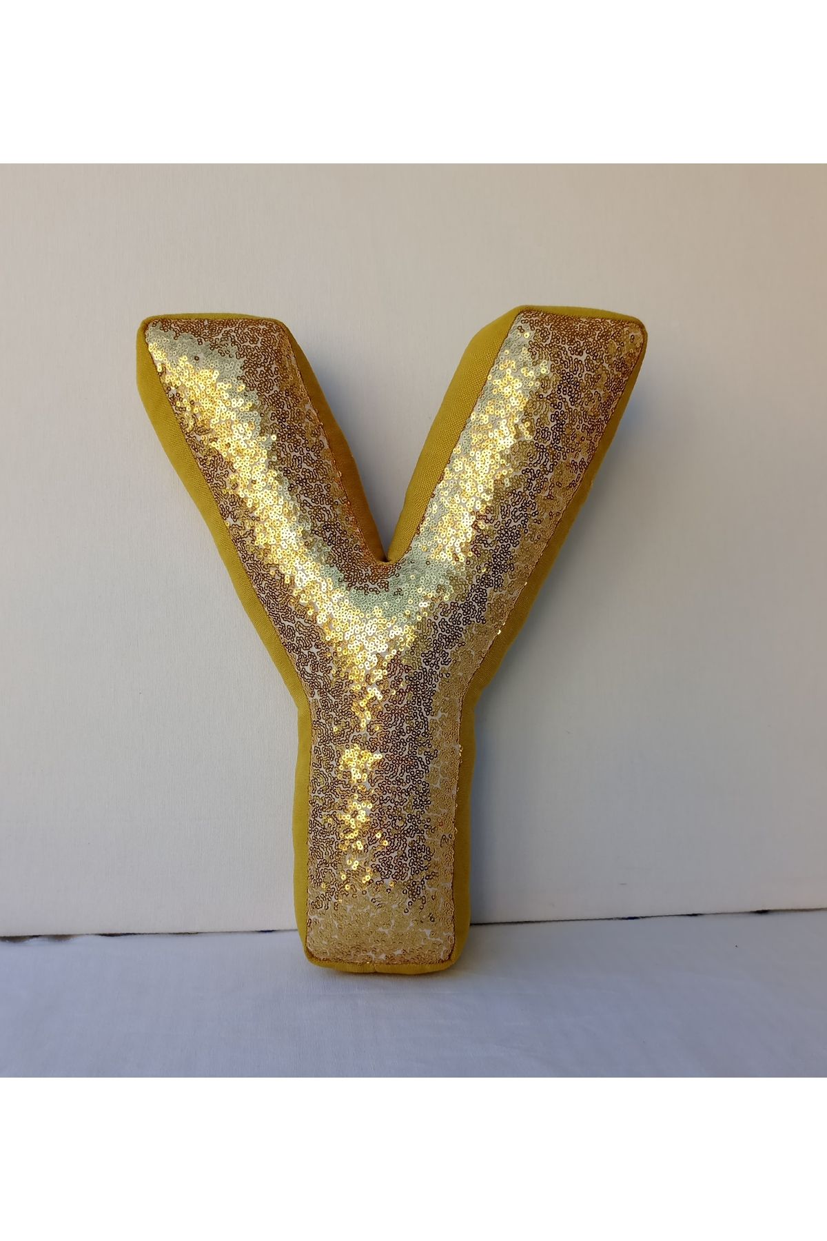 İDİLİNA GOLD 'Y' HARF KIRLENT YASTIK