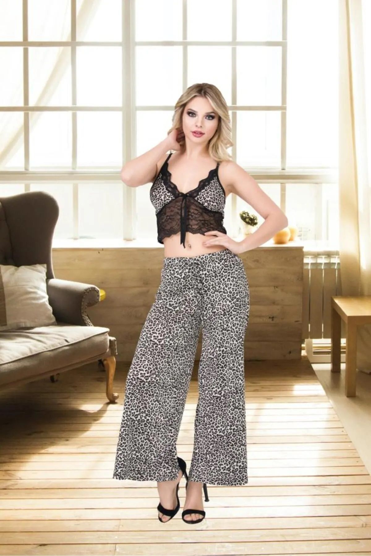 Viselya Beyaz Leoparlı Dantelli Büstiyerli Takım