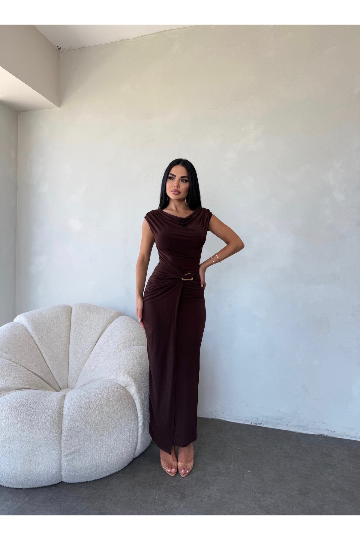 KAMACI BUTİK  MADONNA YAKA BEL TOKA DETAYLI TASARIM ELBİSE - Görsel 2