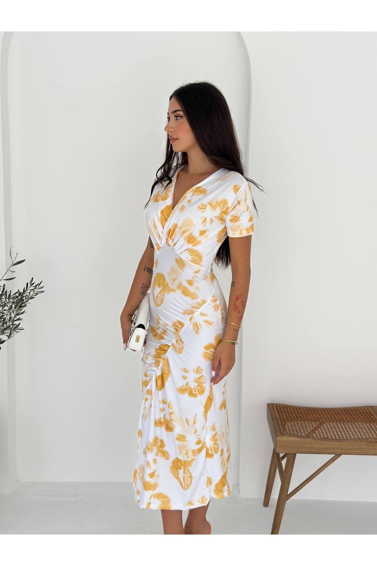 Castivo Fashion Şal Yaka Drapeli Desenli Likralı Yırtmaçlı Midi Elbise