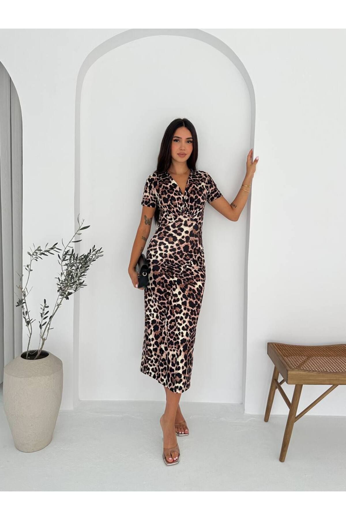 Castivo Fashion Şal Yaka Drapeli Desenli Likralı Yırtmaçlı Midi Elbise