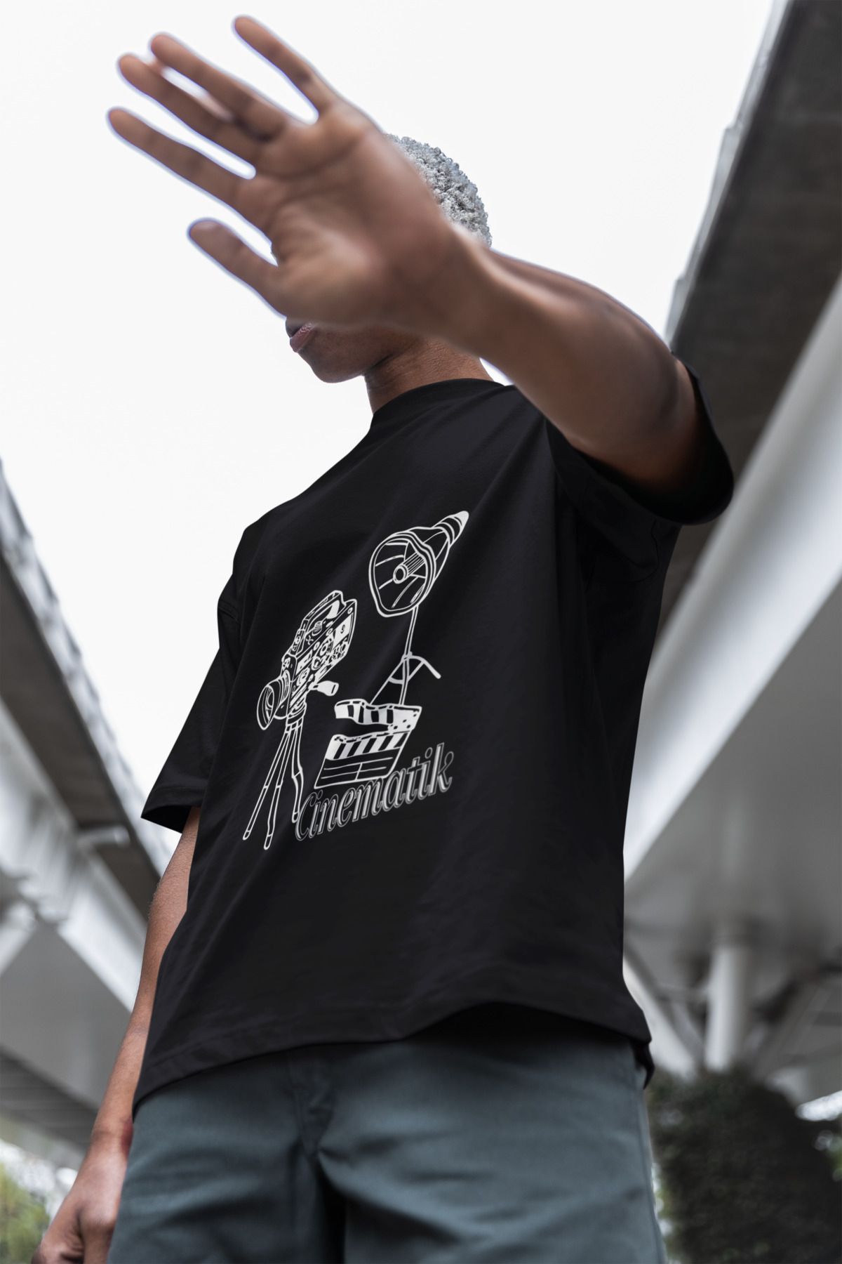 Uniquetex NUBEN / SİNFE-18 - Oversize Unisex Sinematik Baskılı Siyah Bisiklet Yaka T-shirt (Tasarım Tişört)