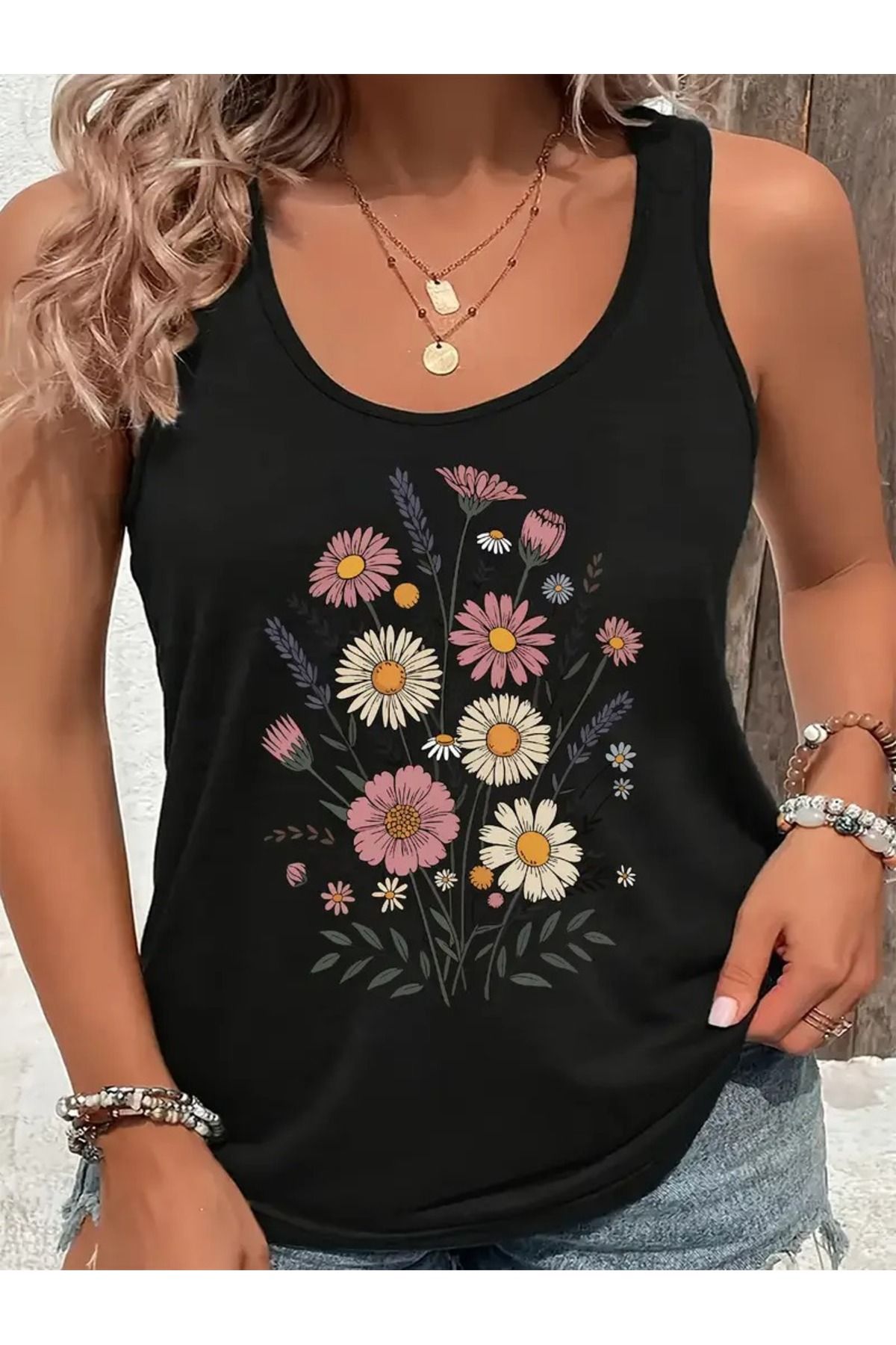 mercoledi Kadın Kolsuz Çiçek Baskılı Oyuk Yaka Üst T-shirt