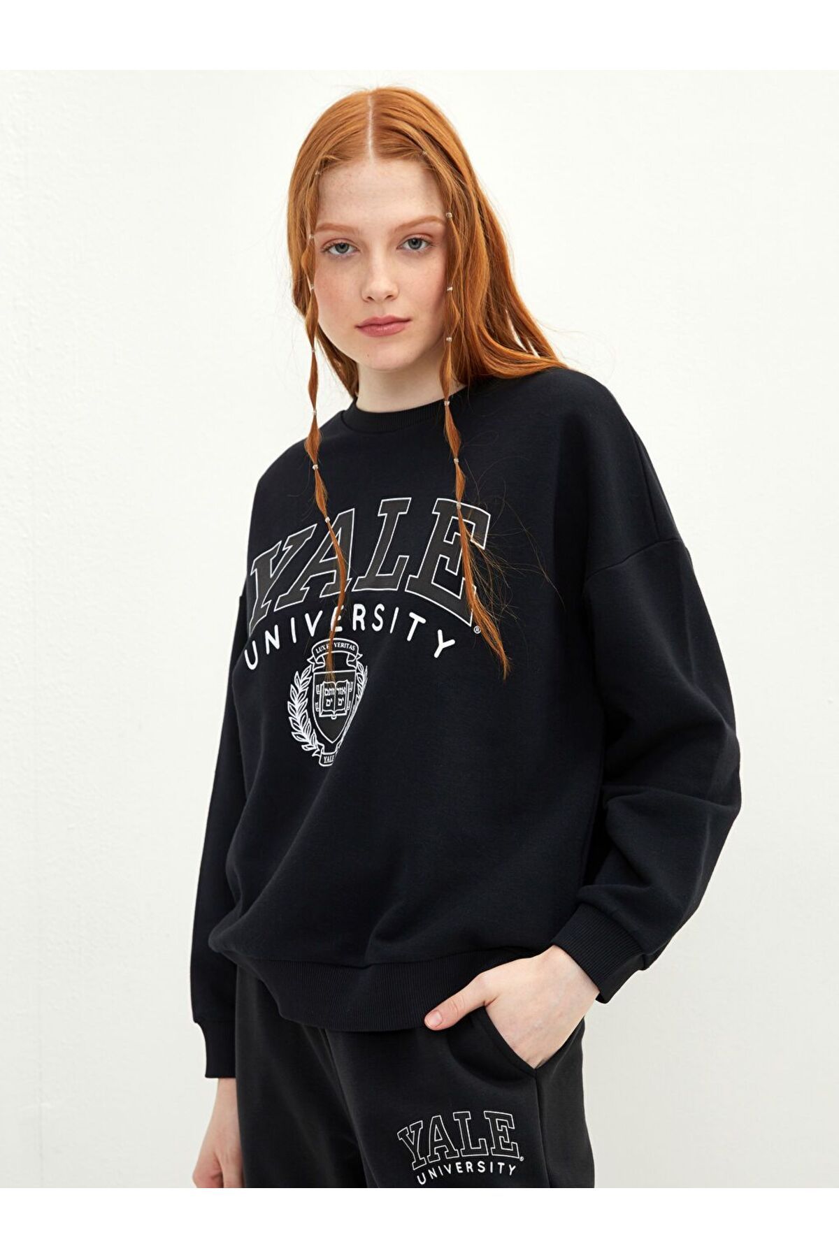 LC Waikiki Siyah Bisiklet Yaka Yale University Baskılı Kadın Sweatshirt