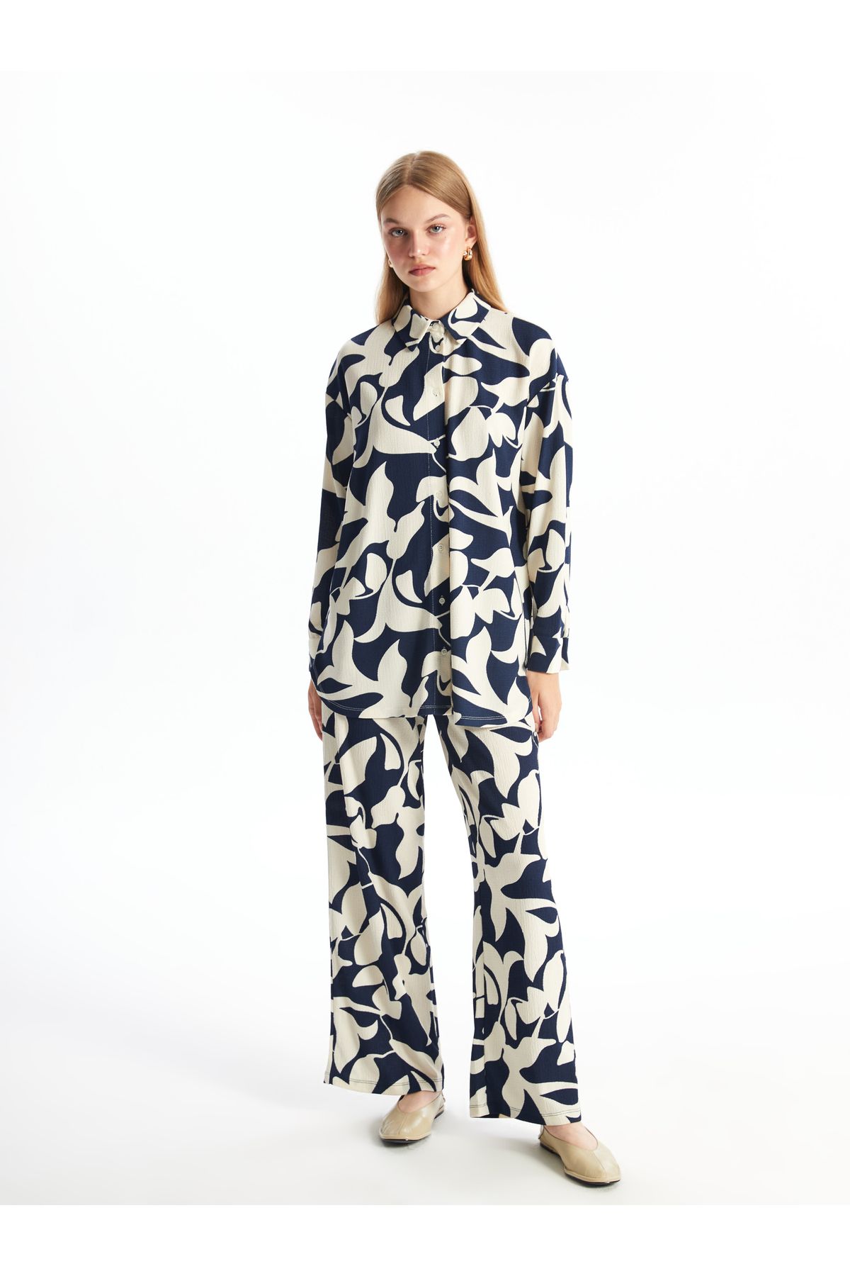LC Waikiki-Pantaloni de damă cu model cu picioare largi, cu talie elastică 1