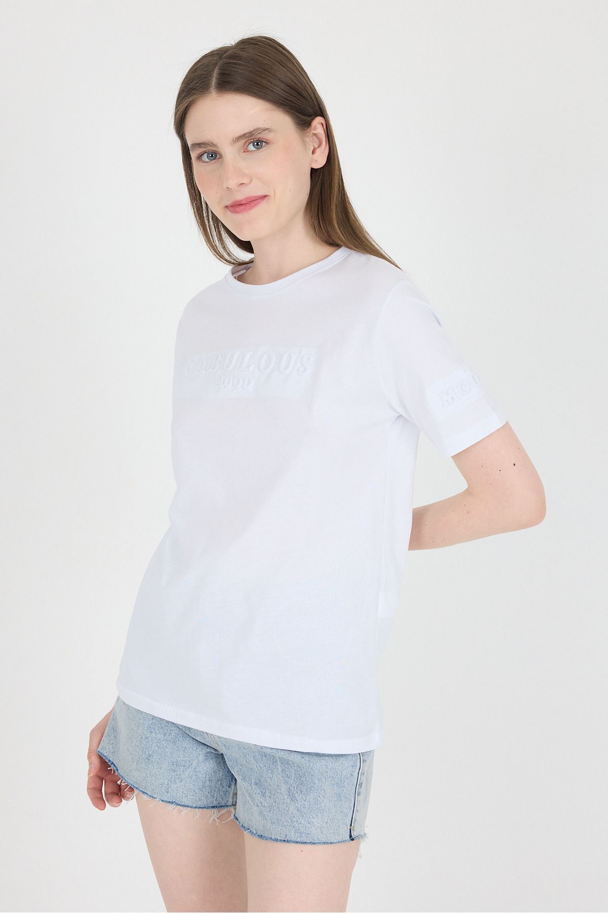 Rays Beyaz Kabartma Yazılı Relaxed Fit Tişört 25209