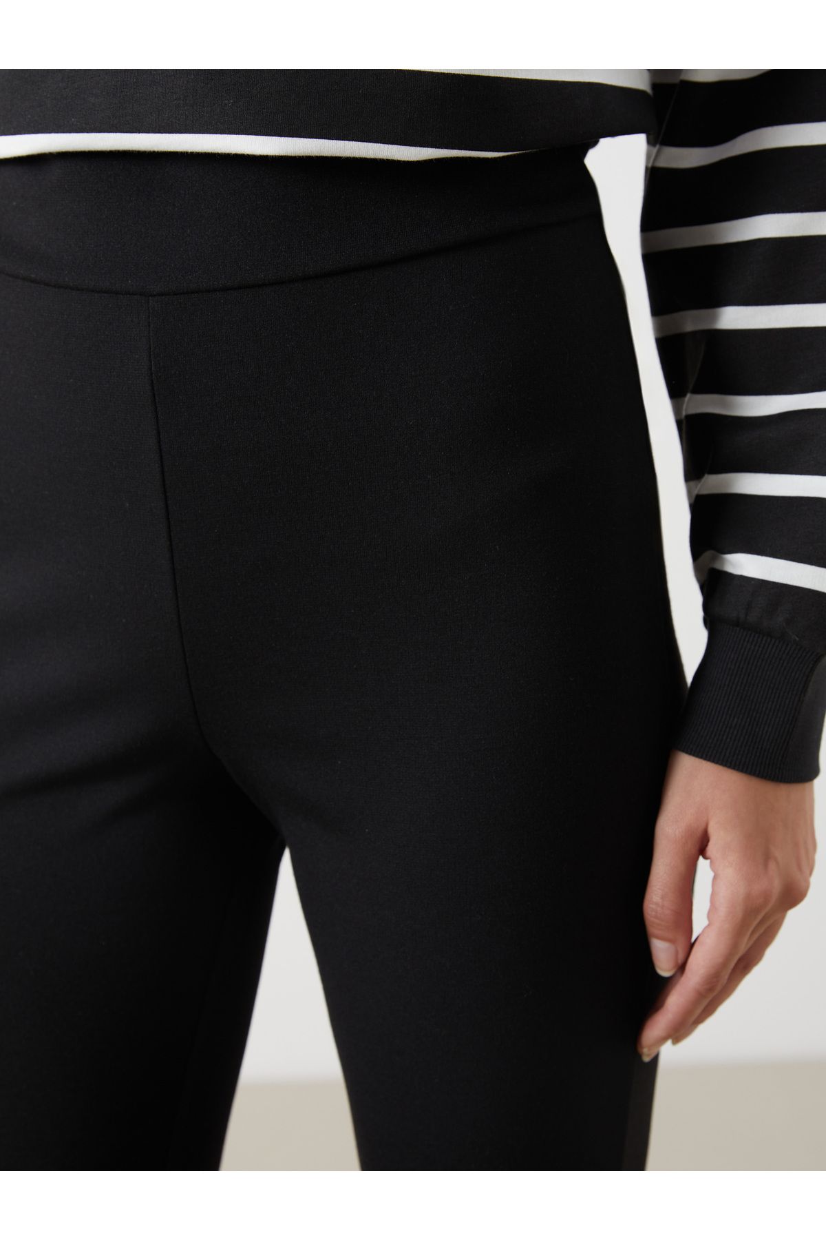 LC Waikiki-Pantaloni de damă cu picioare spaniole cu talie elastică 3