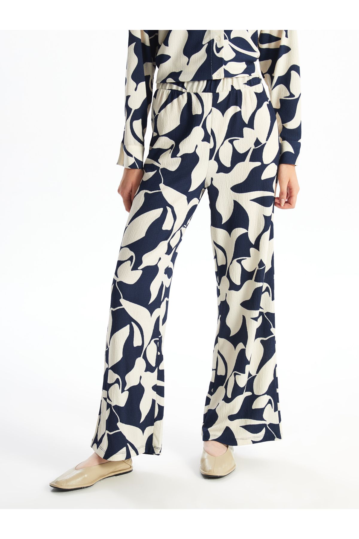 LC Waikiki-Pantaloni de damă cu model cu picioare largi, cu talie elastică 2